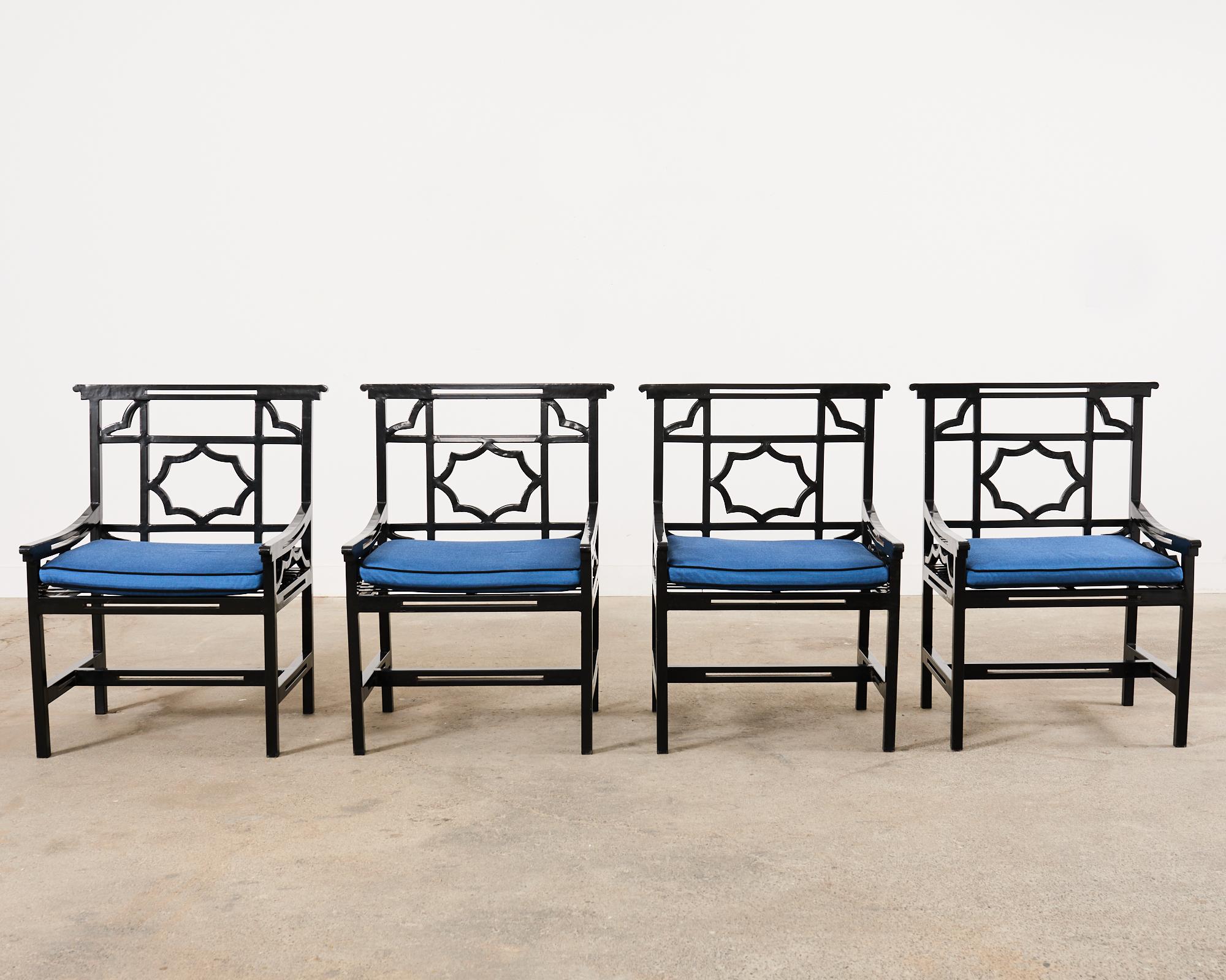 Anglais Ensemble de quatre chaises de jardin anglaises en fer de style Chippendale chinois en vente