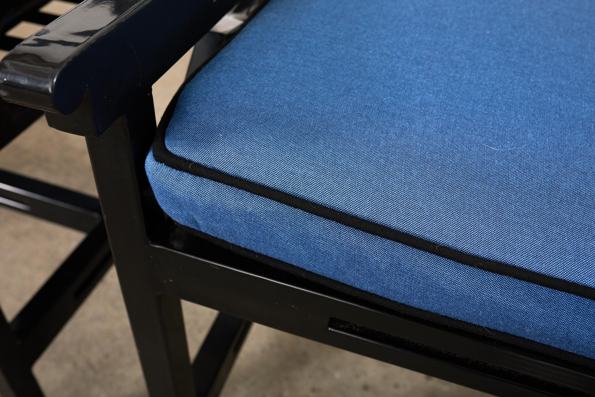 Ensemble de quatre chaises de jardin anglaises en fer de style Chippendale chinois en vente 2