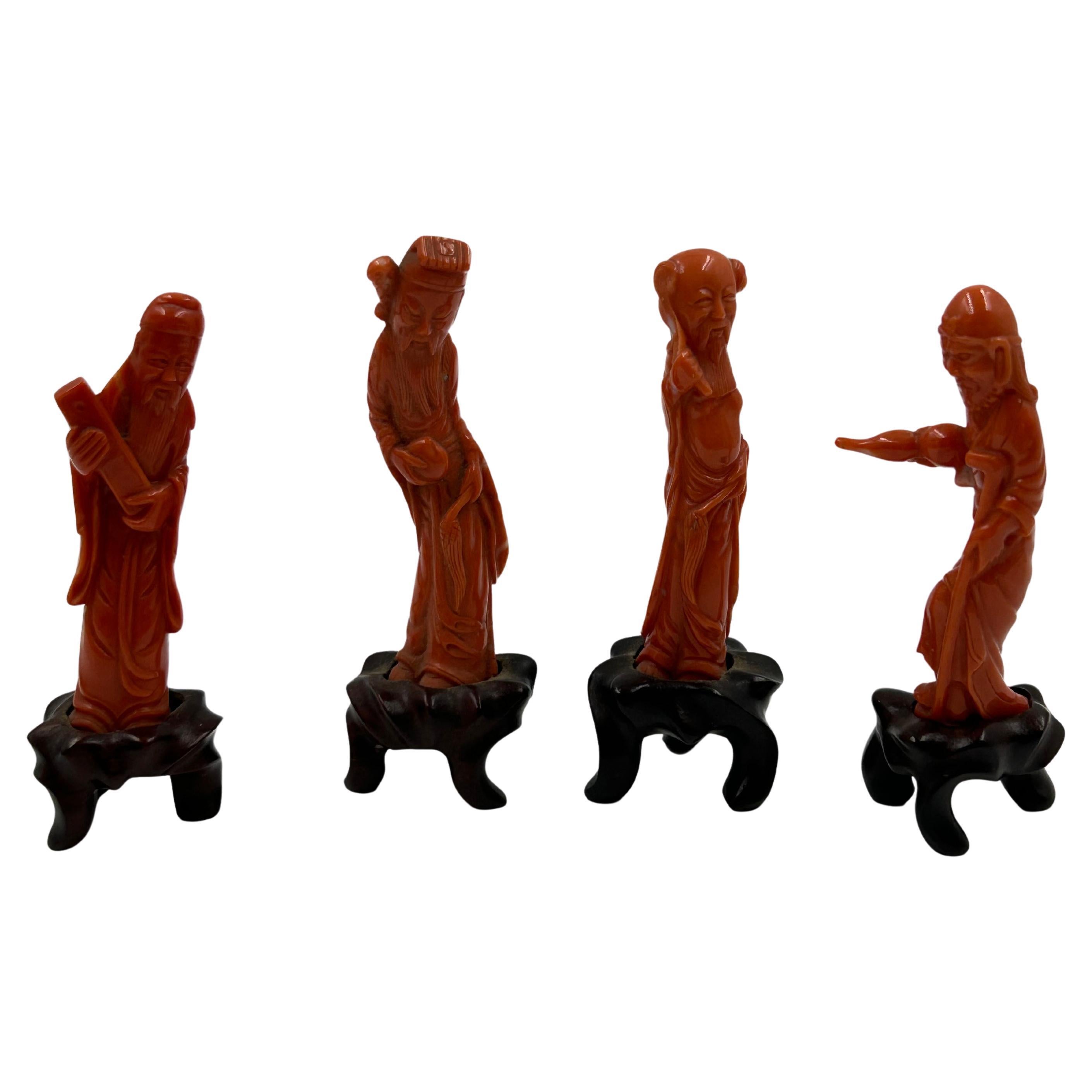 Ensemble de quatre figures chinoises sculptées en corail