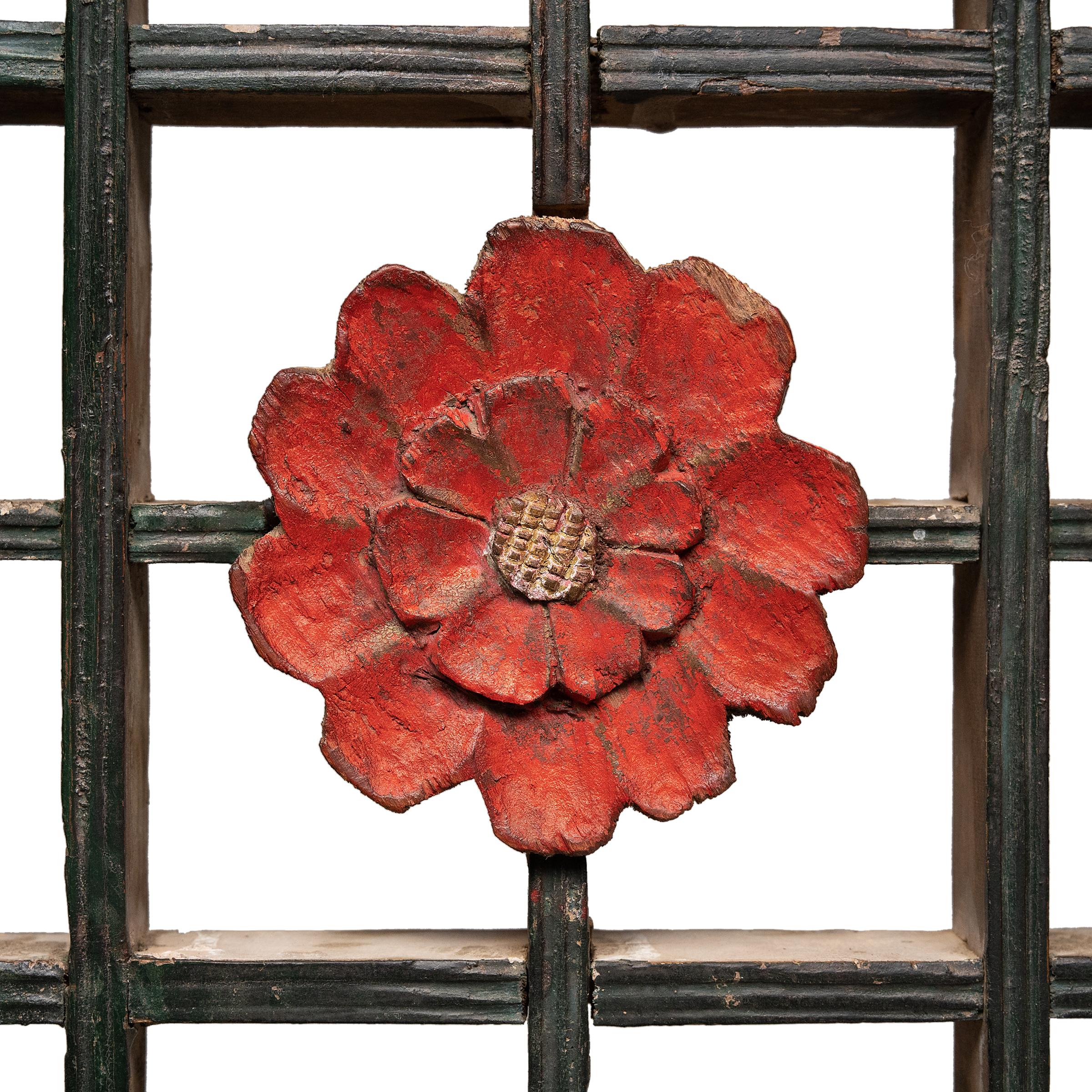 Conjunto de cuatro paneles de celosía floral china, S. XIX Lacado en venta