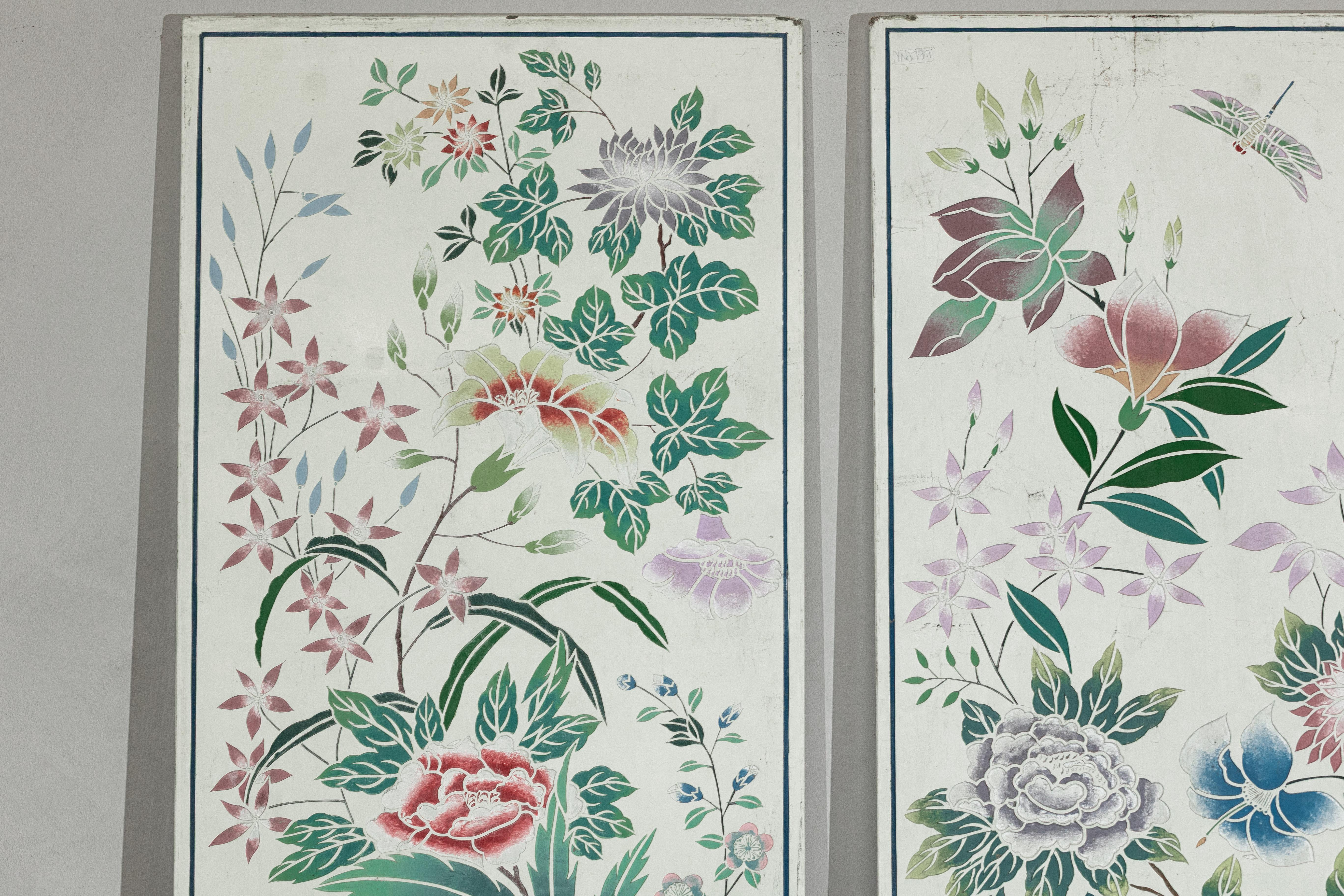 Ensemble de quatre panneaux peints chinois avec fleurs et papillons printaniers en vente 4