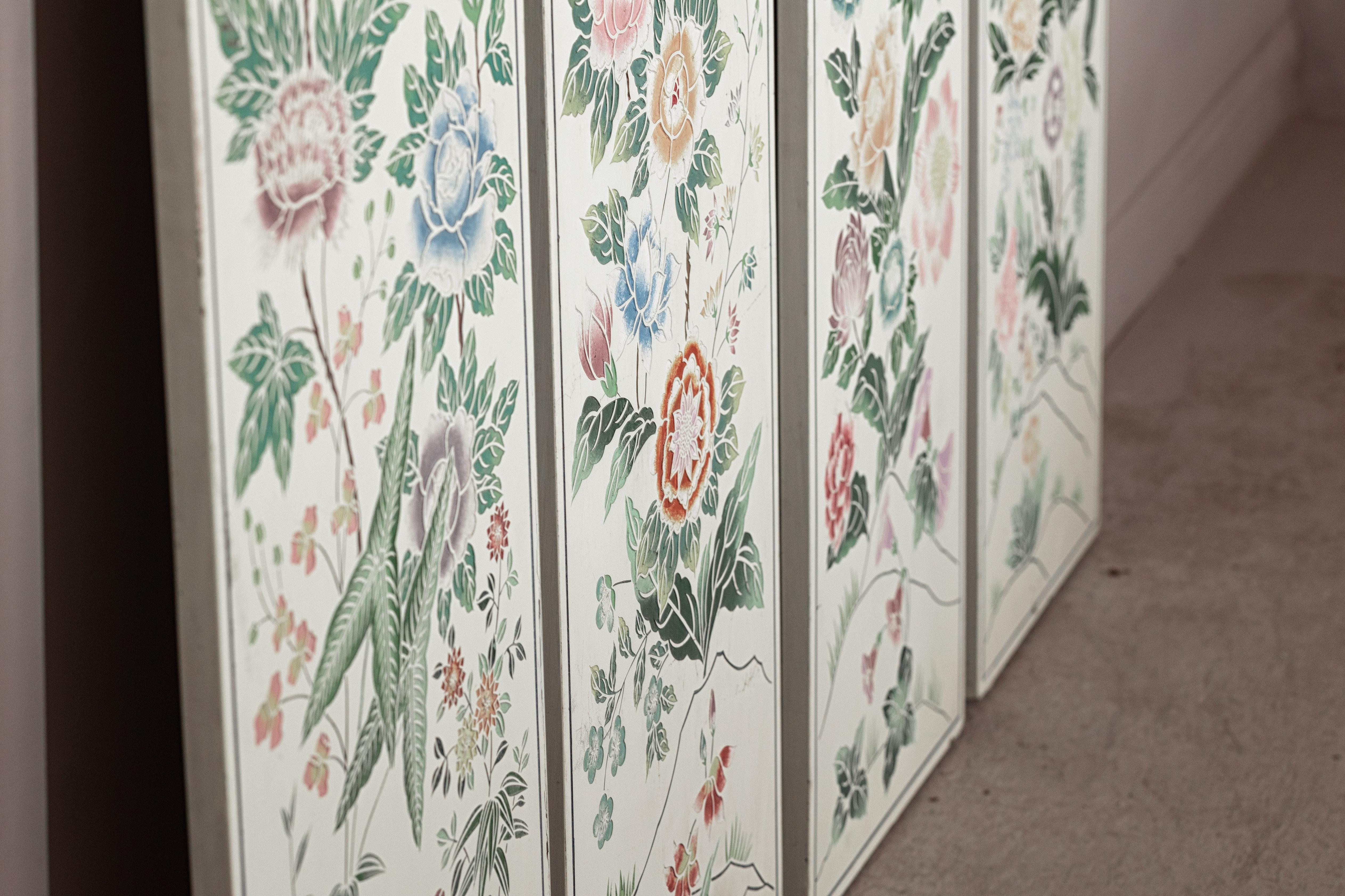 Ensemble de quatre panneaux peints chinois avec fleurs et papillons printaniers en vente 13