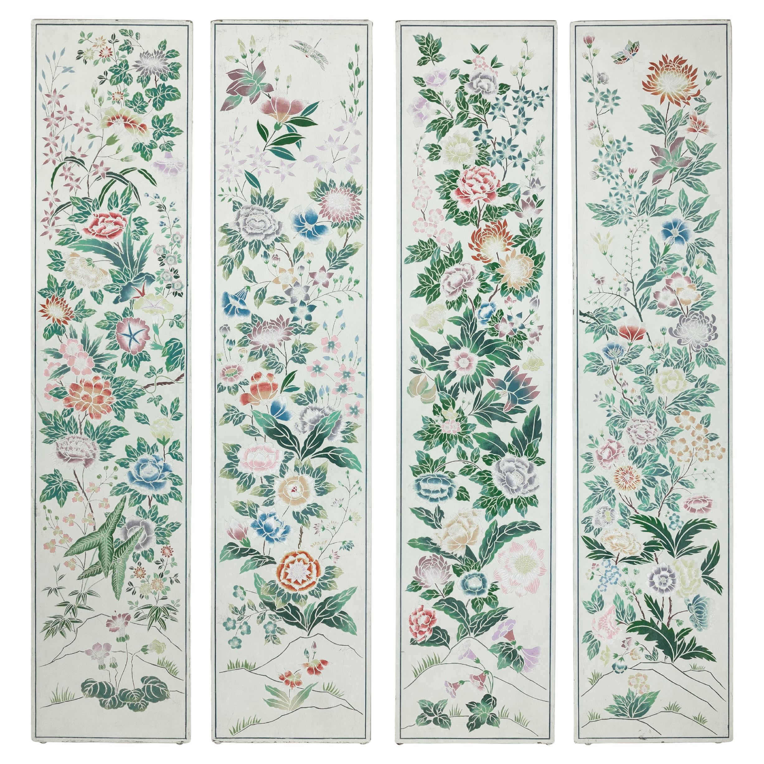 Ensemble de quatre panneaux peints chinois avec fleurs et papillons printaniers