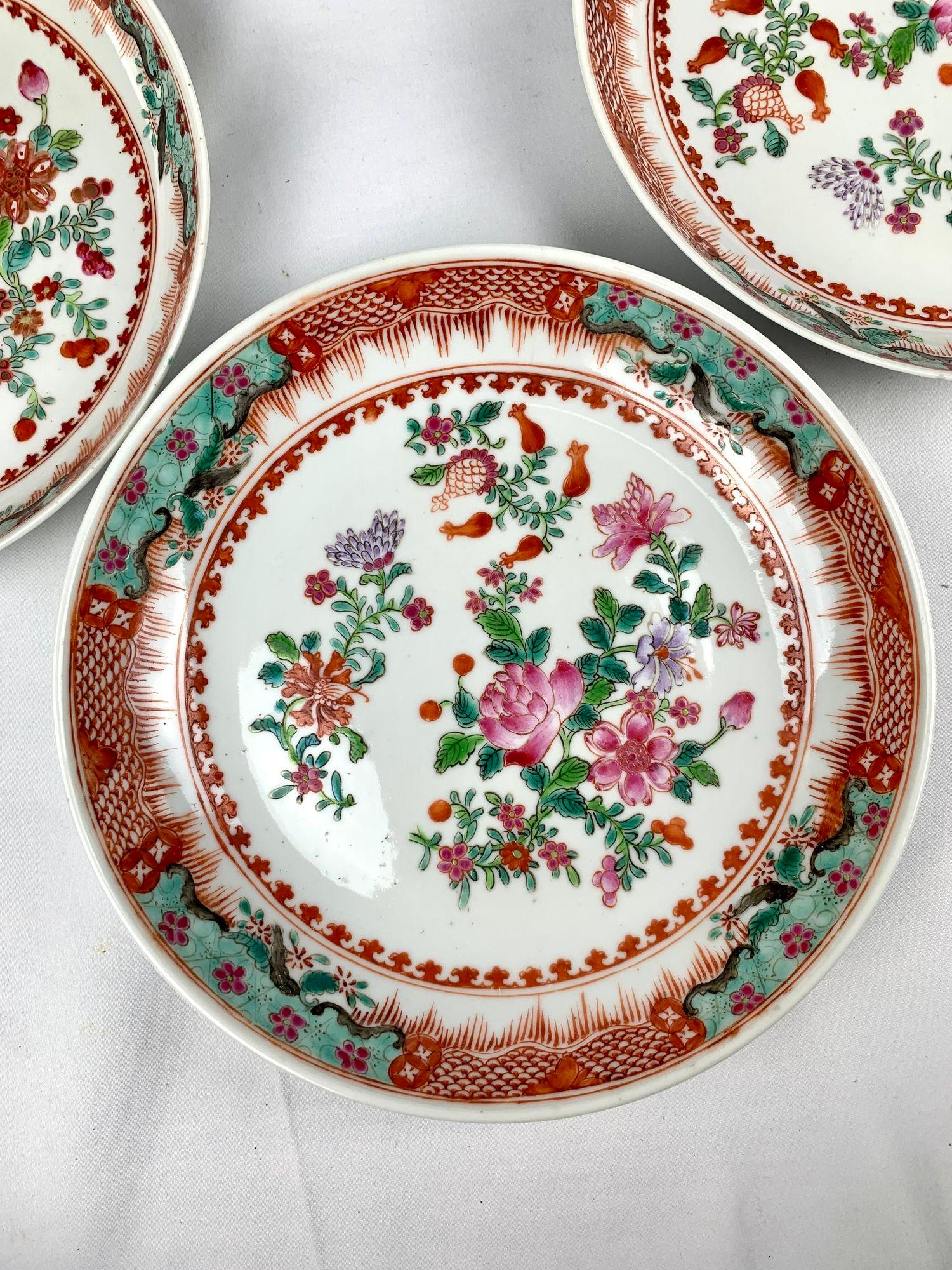 Hand-Painted Set of Four Chinese Porcelain Famille Rose Dishes Late 19th Century Circa 1880 For Sale