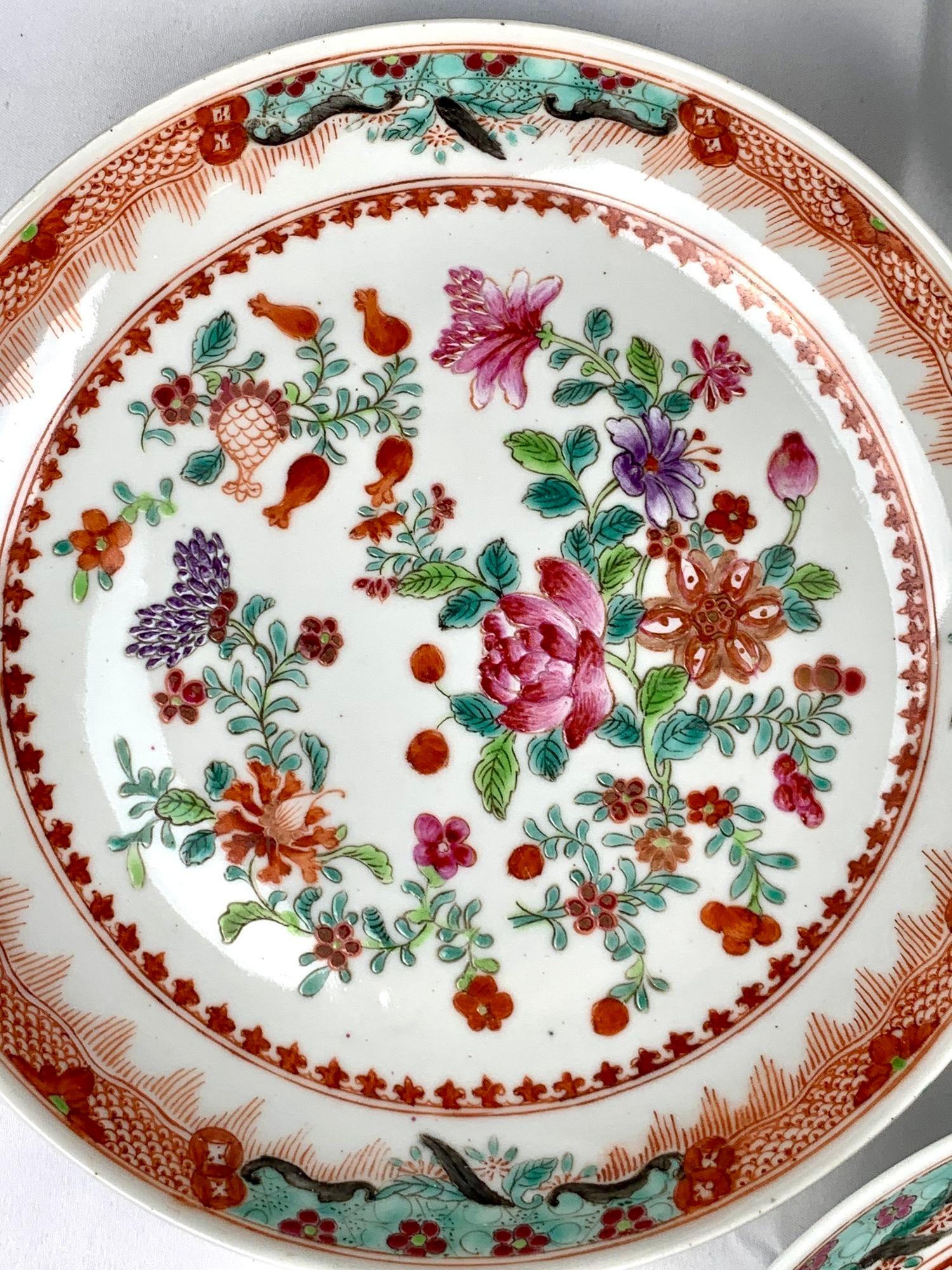 Set of Four Chinese Porcelain Famille Rose Dishes Late 19th Century Circa 1880 For Sale 3