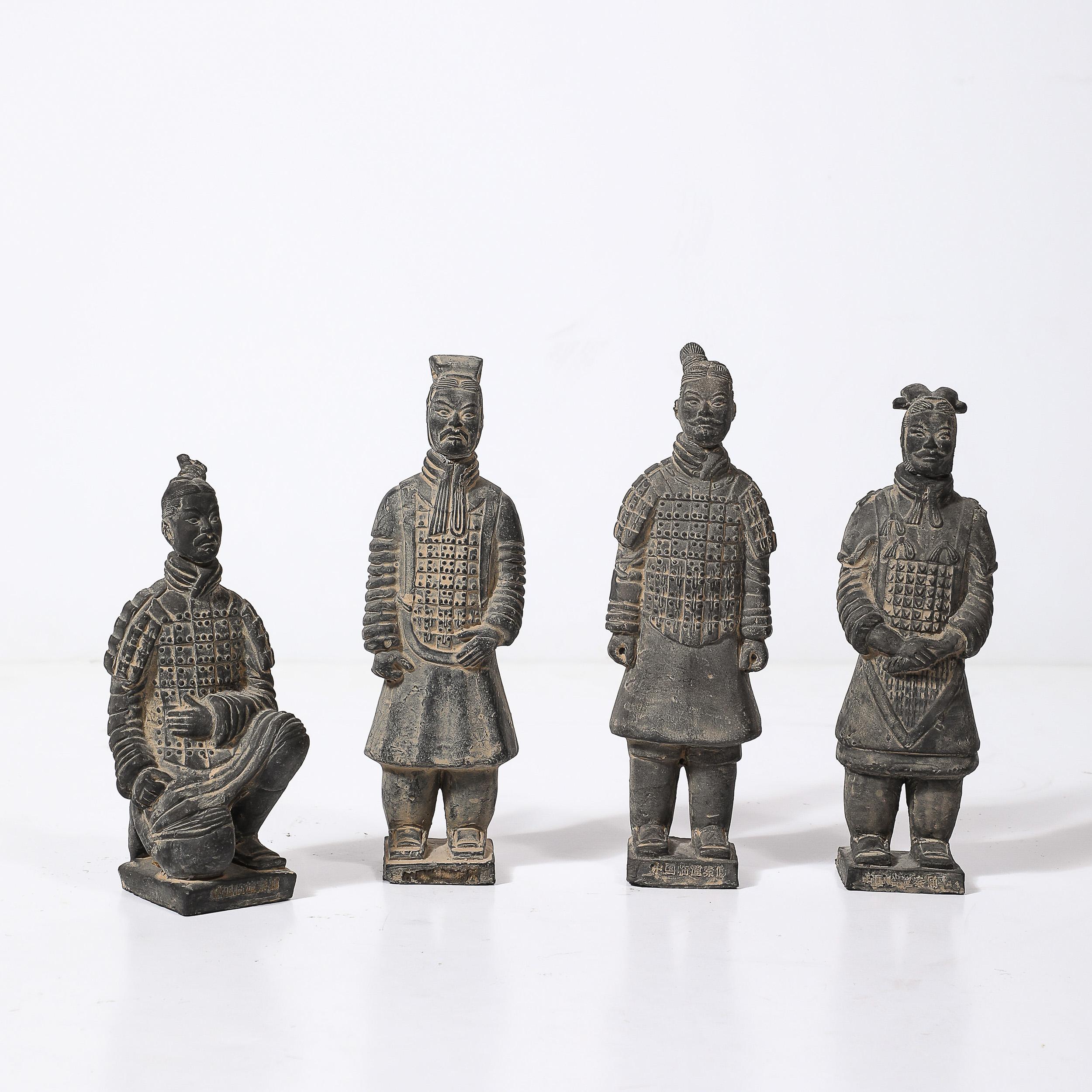XX secolo Set di quattro sculture di guerrieri di terracotta in stile mausoleo cinese di Qin Shi Huang in vendita