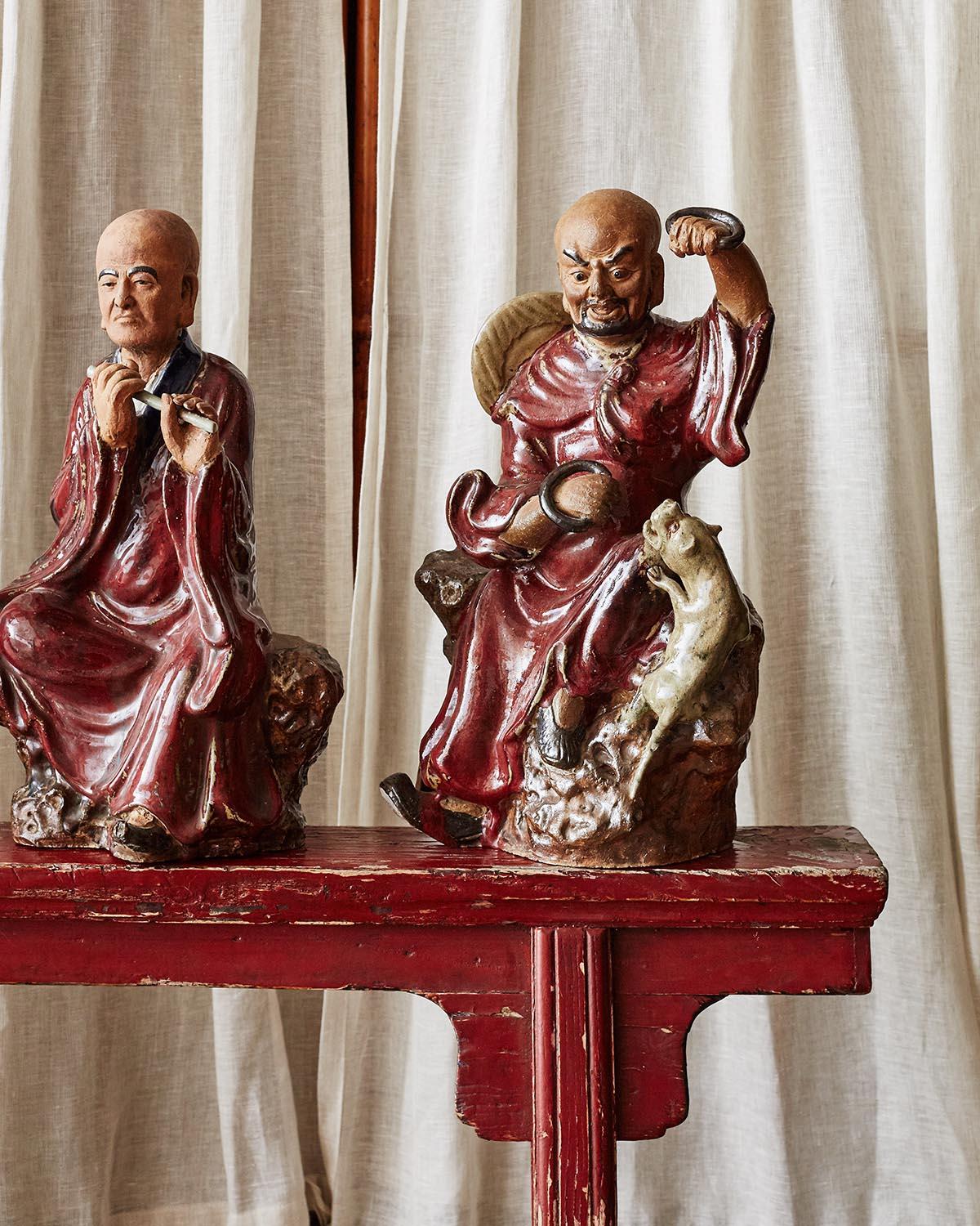 Ensemble de quatre divinités immortelaires chinoises en poterie de Shiwan en vente 12