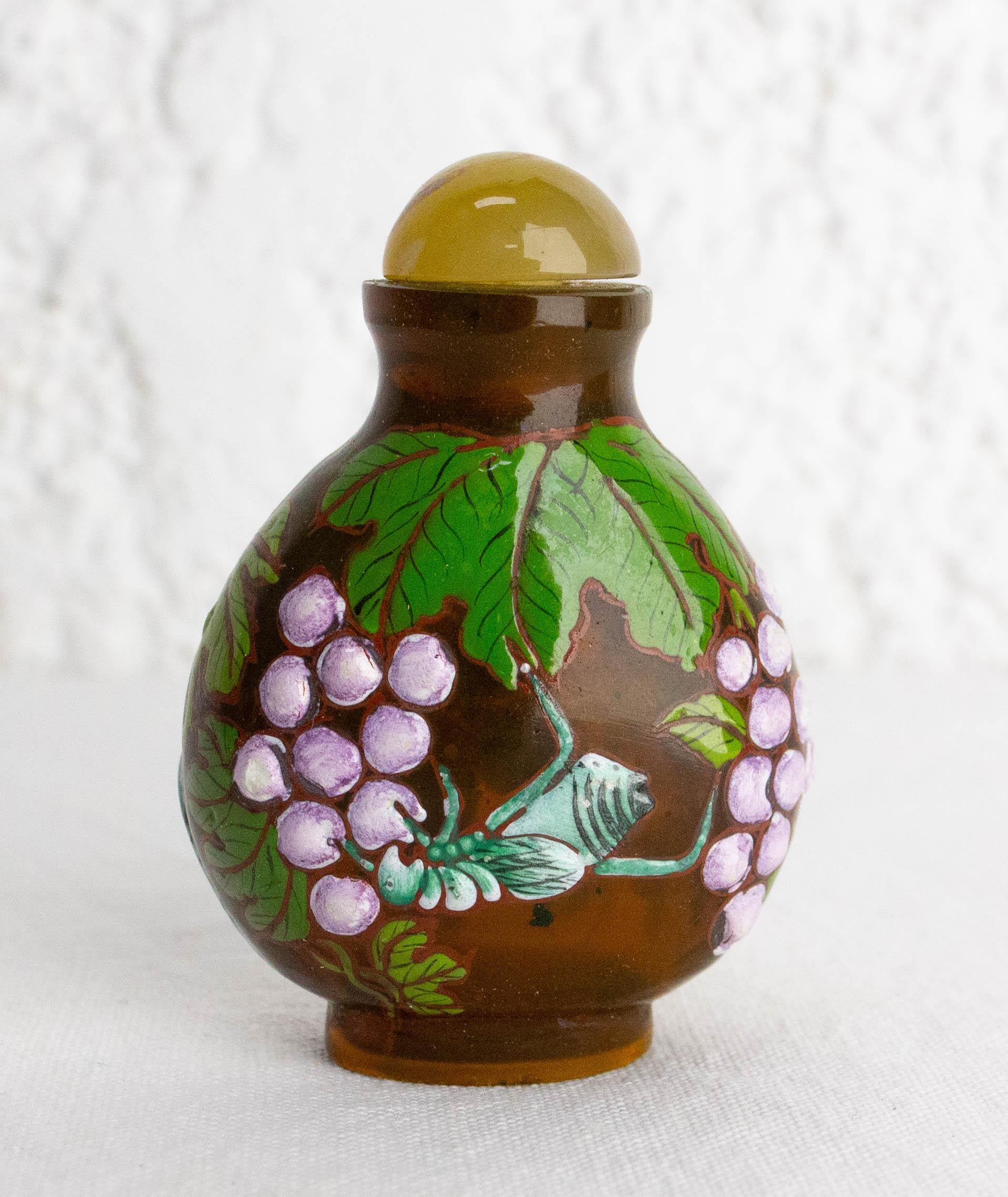 Ensemble de quatre tabatières ou flacons de parfum chinois en porcelaine émaillée début du 20e siècle en vente 4