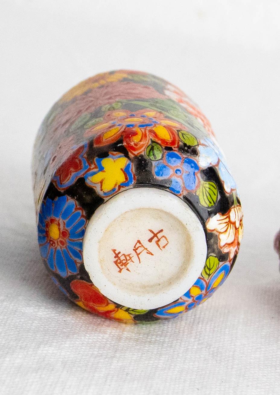 Ensemble de quatre tabatières ou flacons de parfum chinois en porcelaine émaillée début du 20e siècle en vente 7