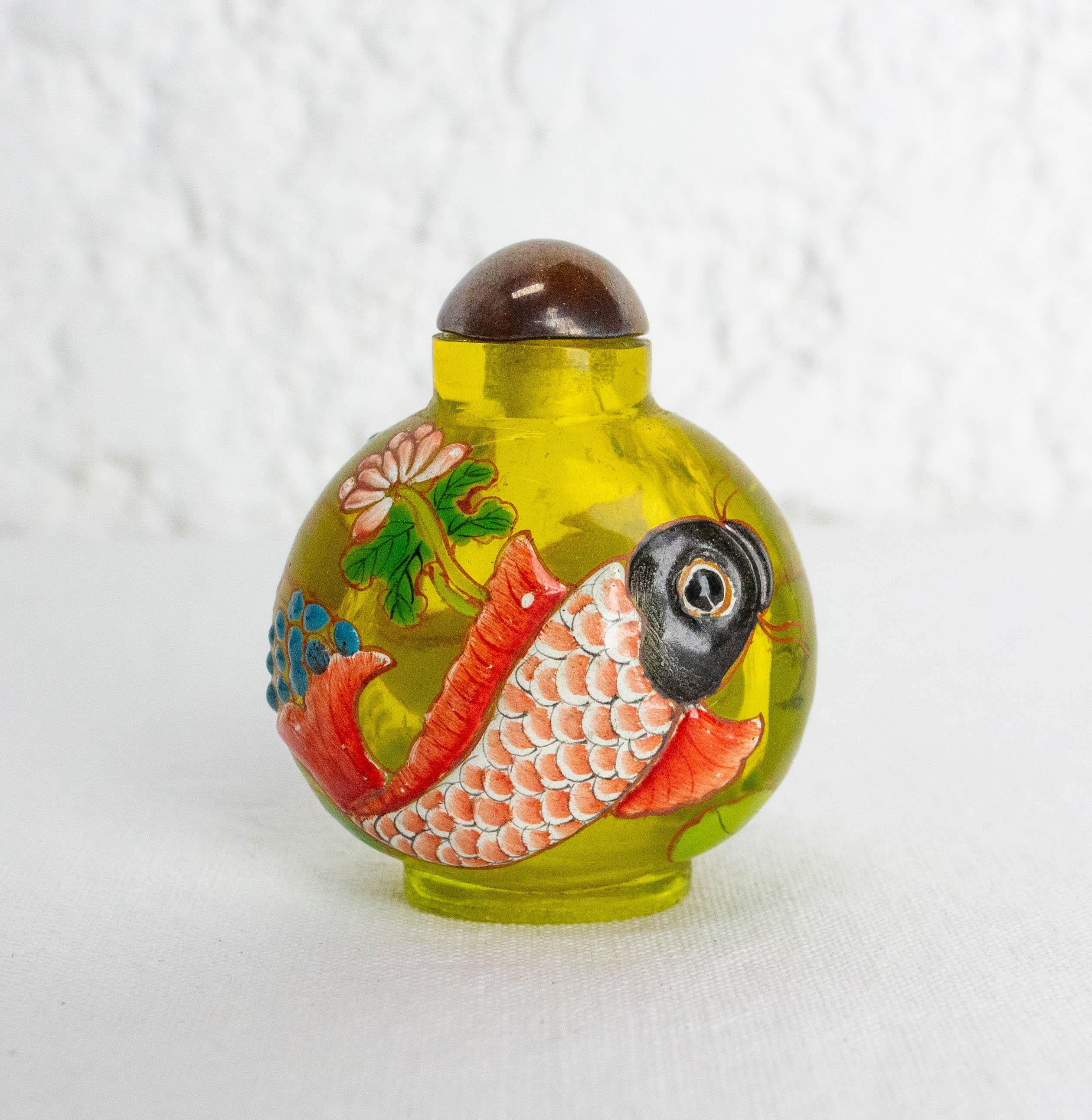 Ensemble de quatre tabatières ou flacons de parfum chinois en porcelaine émaillée début du 20e siècle en vente 8