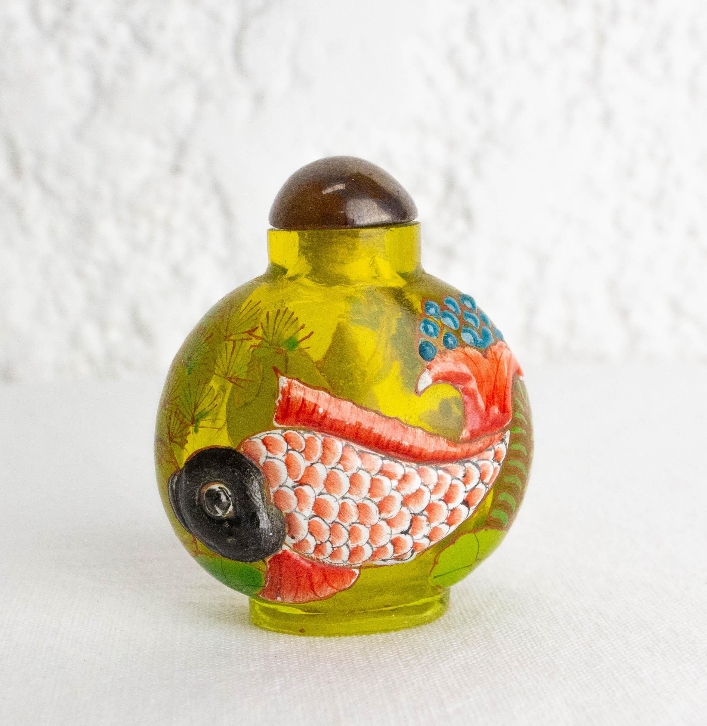 Ensemble de quatre tabatières ou flacons de parfum chinois en porcelaine émaillée début du 20e siècle en vente 9