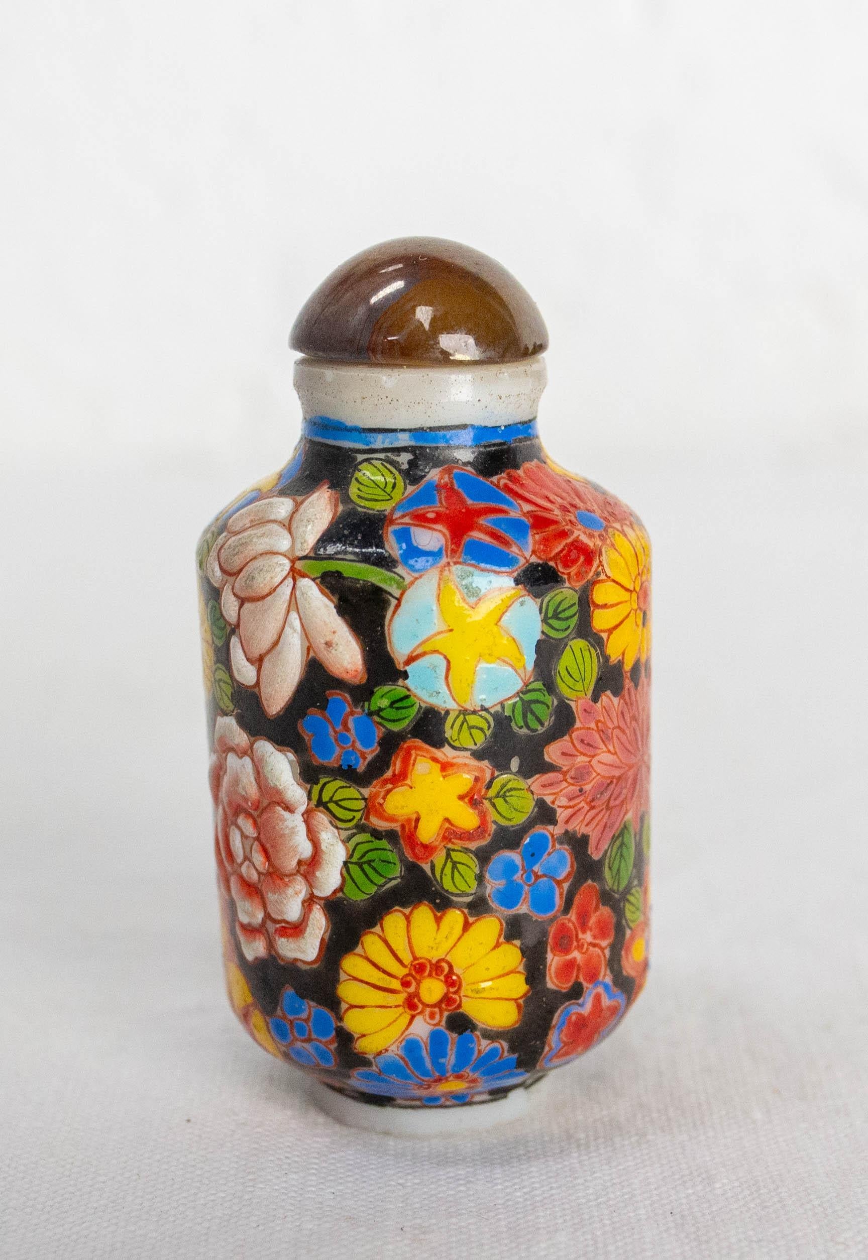 Ensemble de quatre tabatières ou flacons de parfum chinois en porcelaine émaillée début du 20e siècle en vente 10