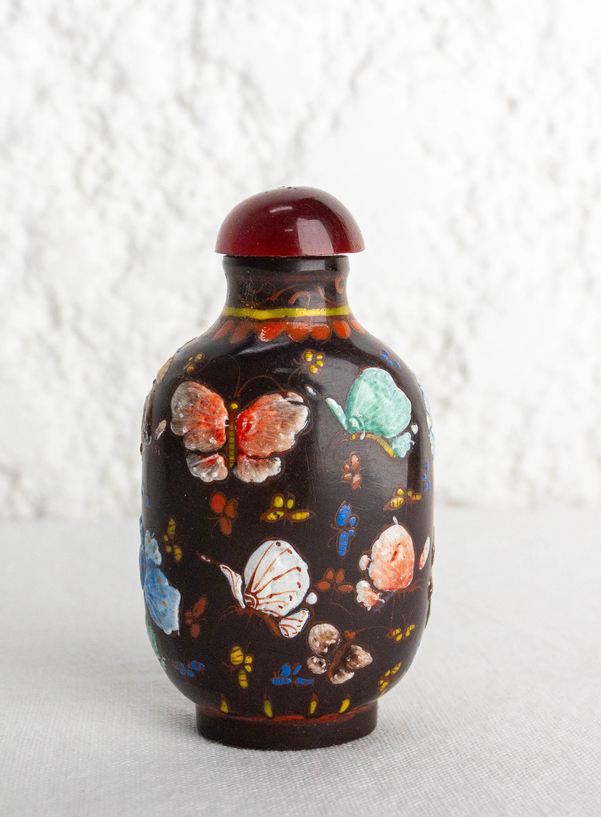 Ensemble de quatre tabatières ou flacons de parfum chinois en porcelaine émaillée début du 20e siècle en vente 1