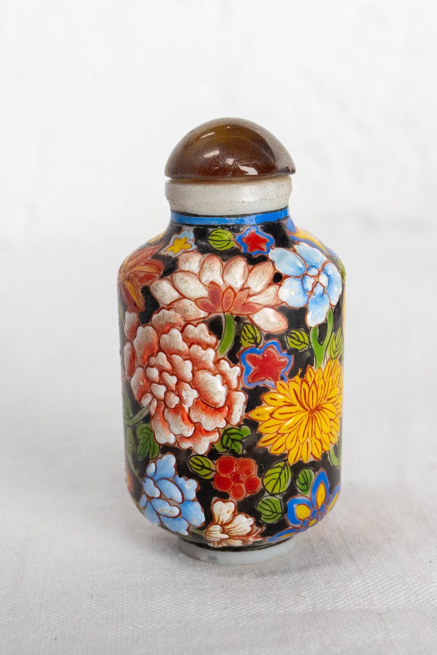 Ensemble de quatre tabatières ou flacons de parfum chinois en porcelaine émaillée début du 20e siècle en vente 2