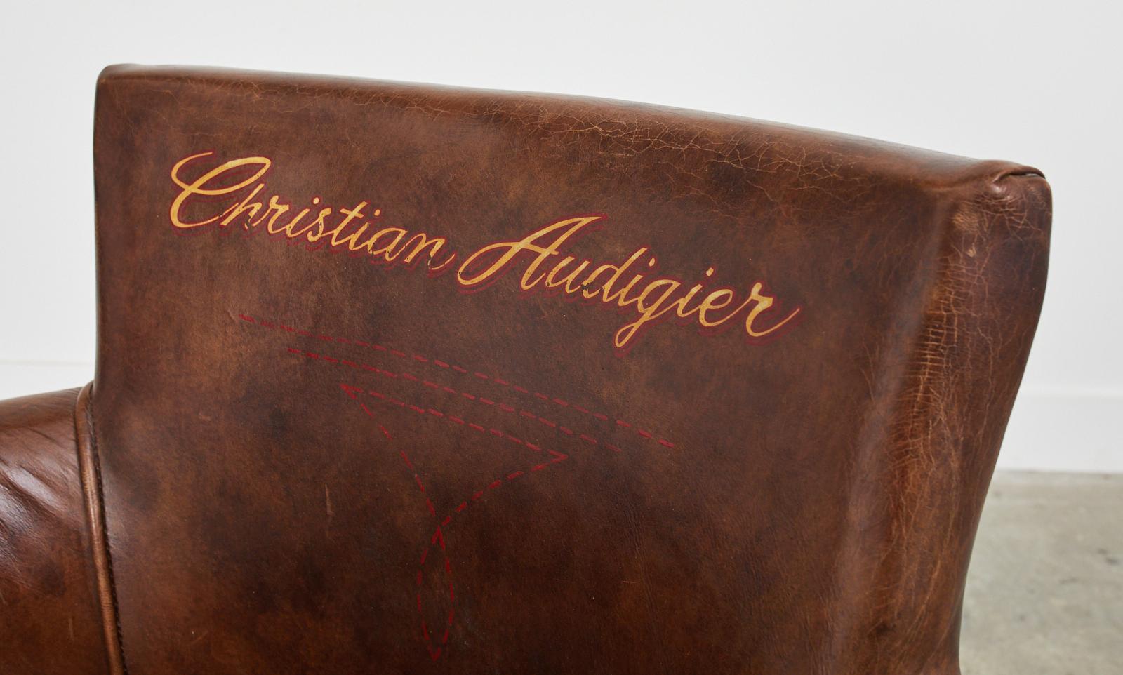 Ensemble de quatre fauteuils club à monogrammes en cuir de cigare Christian Audigier en vente 7