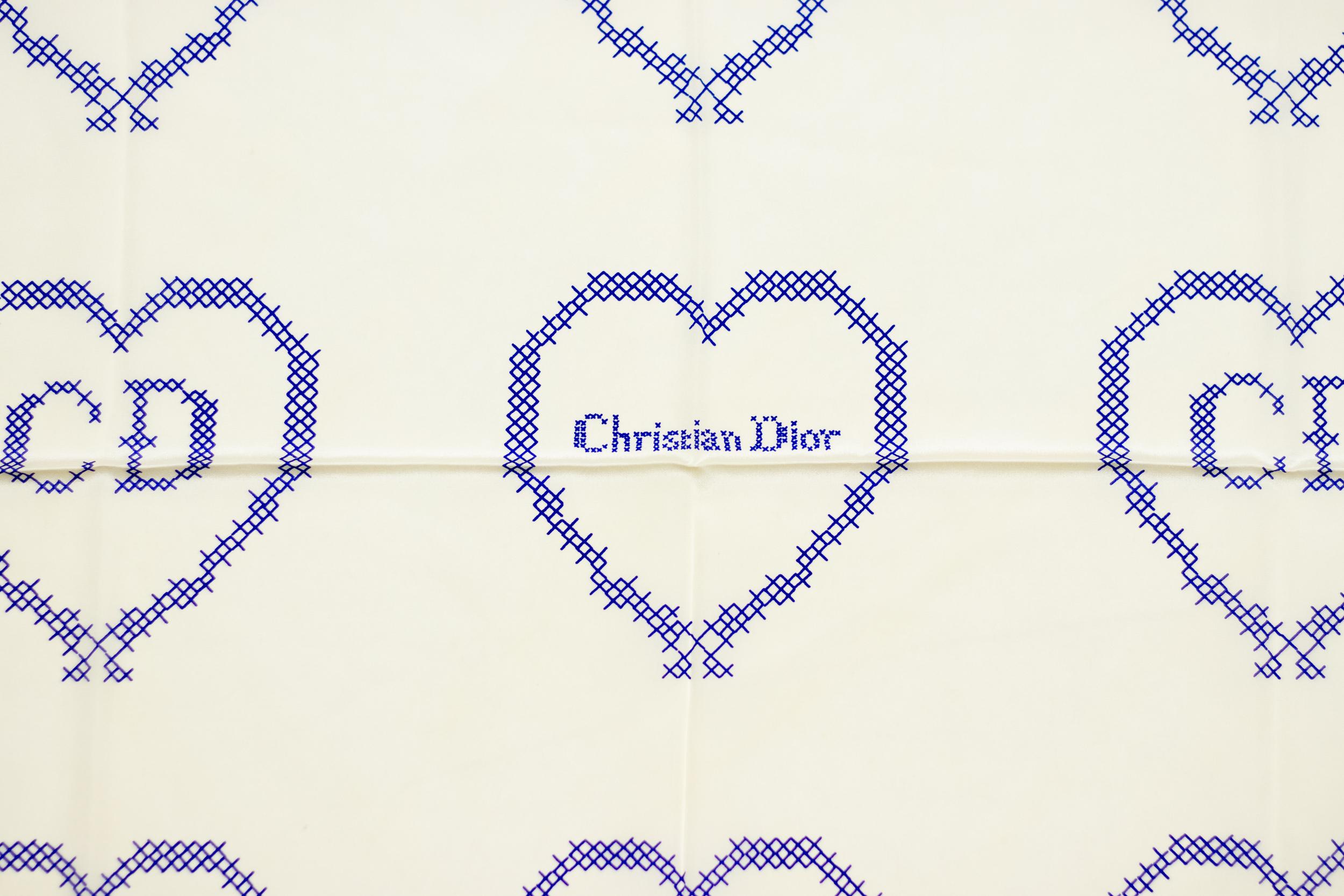 Lote de cuatro pañuelos de seda de colores Christian Dior en Bueno estado para la venta en Dronten, NL