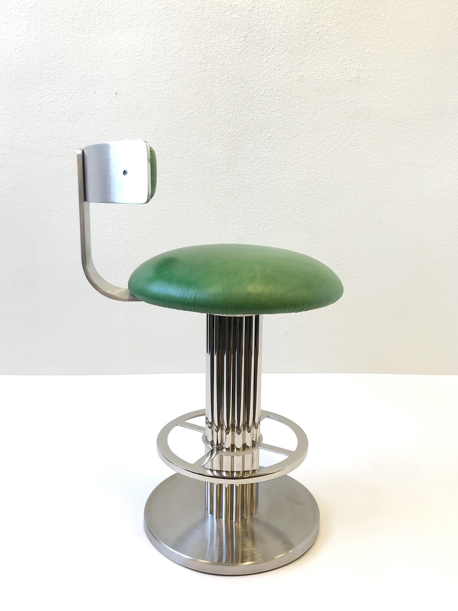 Set of Four Chrome and Leather Swivel Barstools by Design for Leisure Ltd In Excellent Condition In Palm Springs, CA