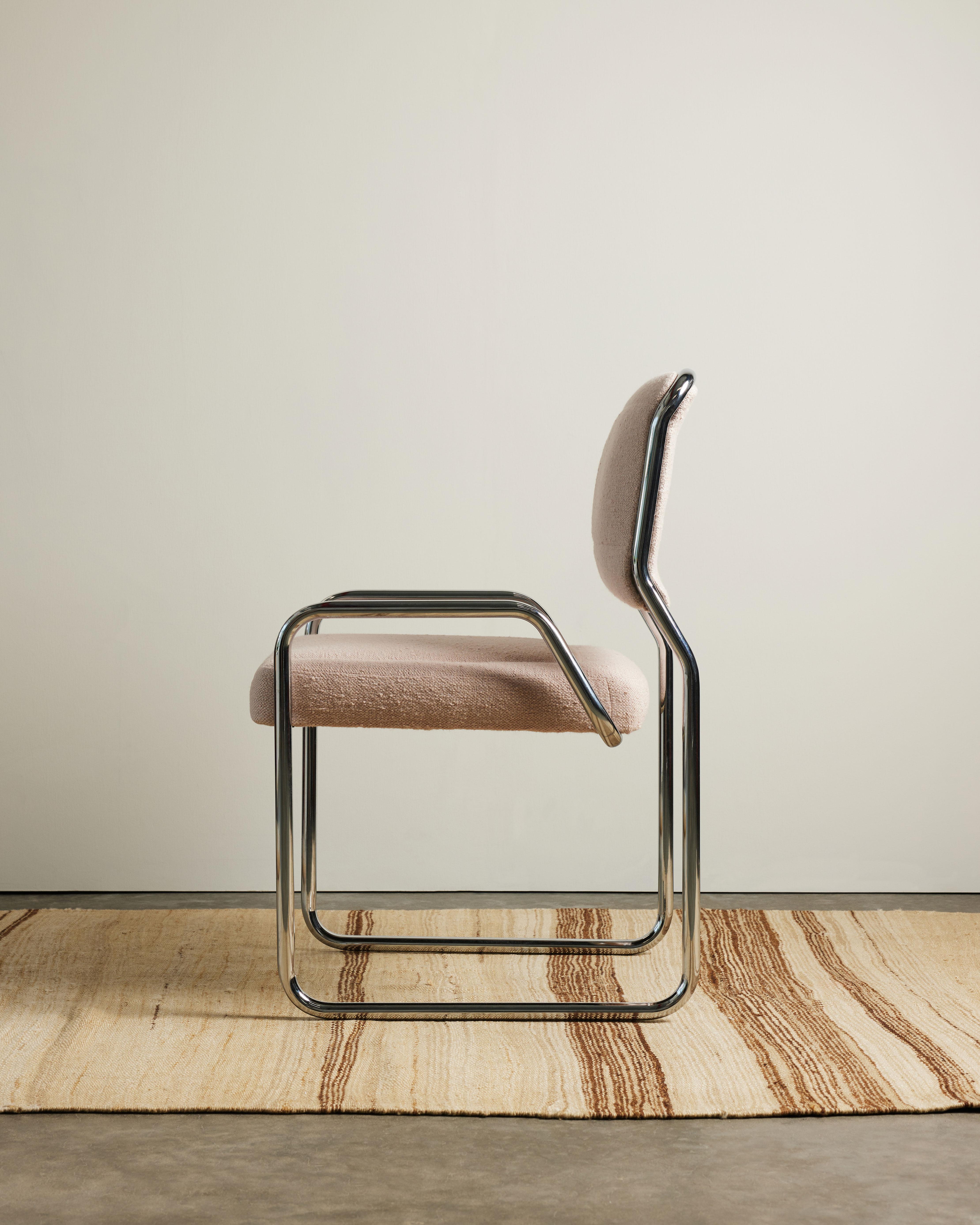 Set of Four Chrome Cantilever Dining Chairs with New Boucle Upholstery, France (Französisch) im Angebot