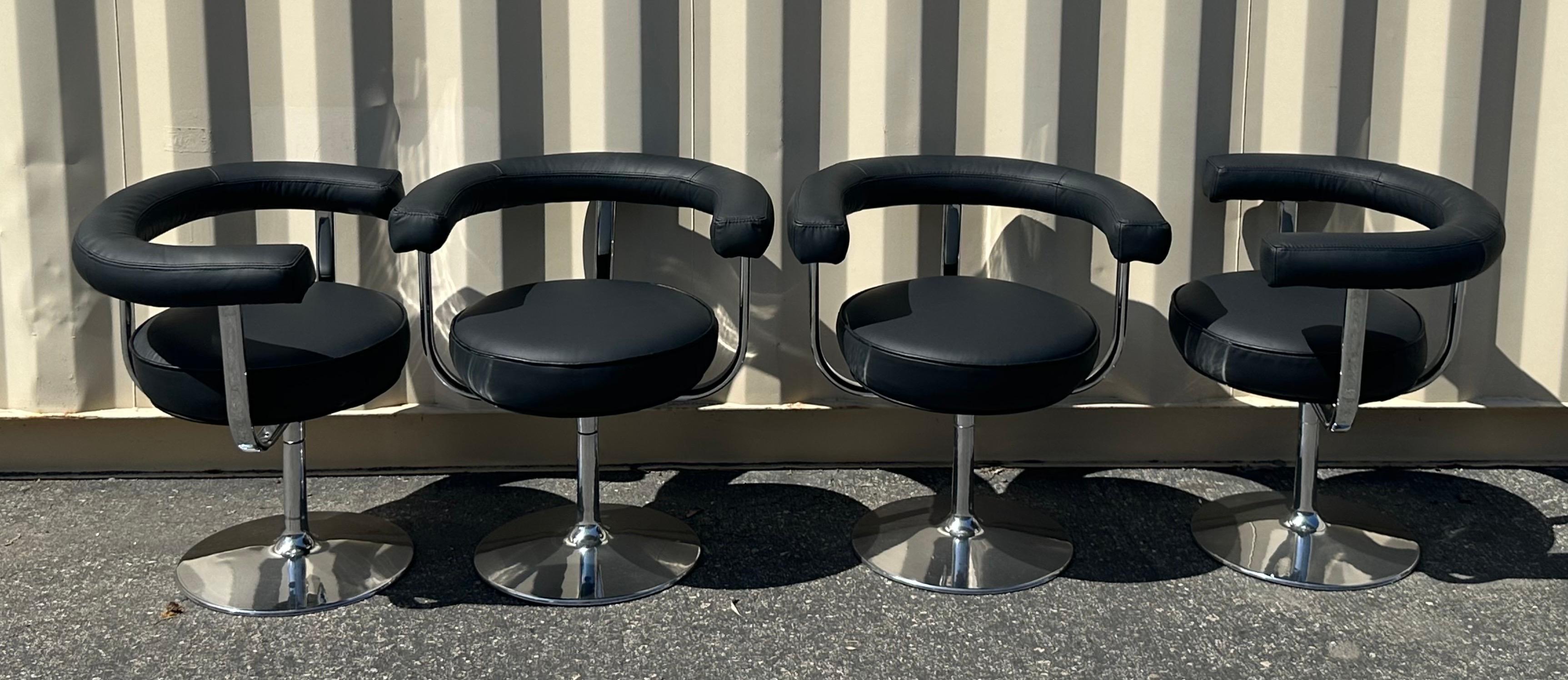 Cuir Ensemble de quatre chaises « polaire » en chrome et cuir d'Esko Pajamies pour Lepo Finn en vente