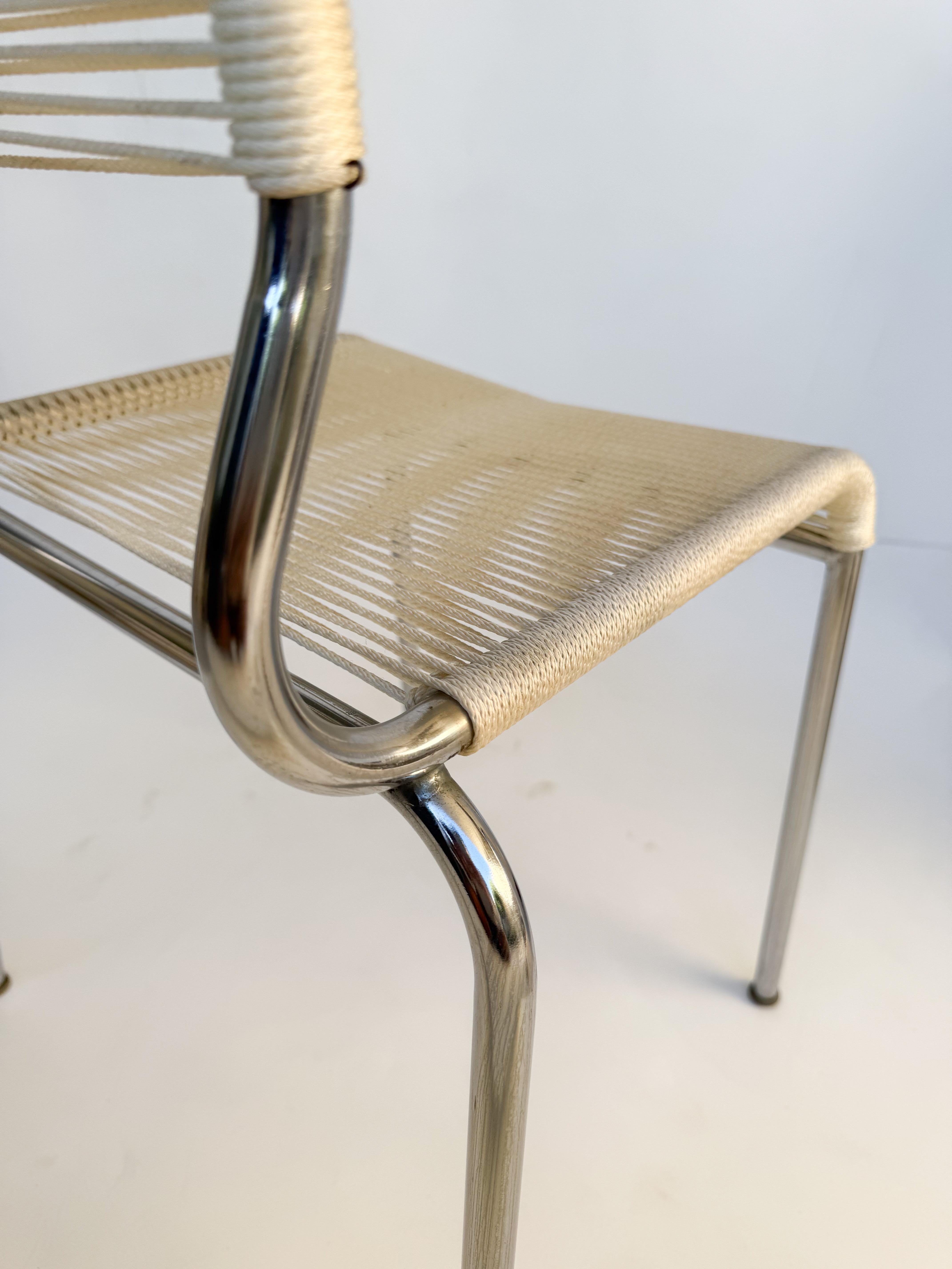 Milieu du XXe siècle Ensemble de quatre chaises à cordes chromées par Andre Dupre pour Knoll international en vente