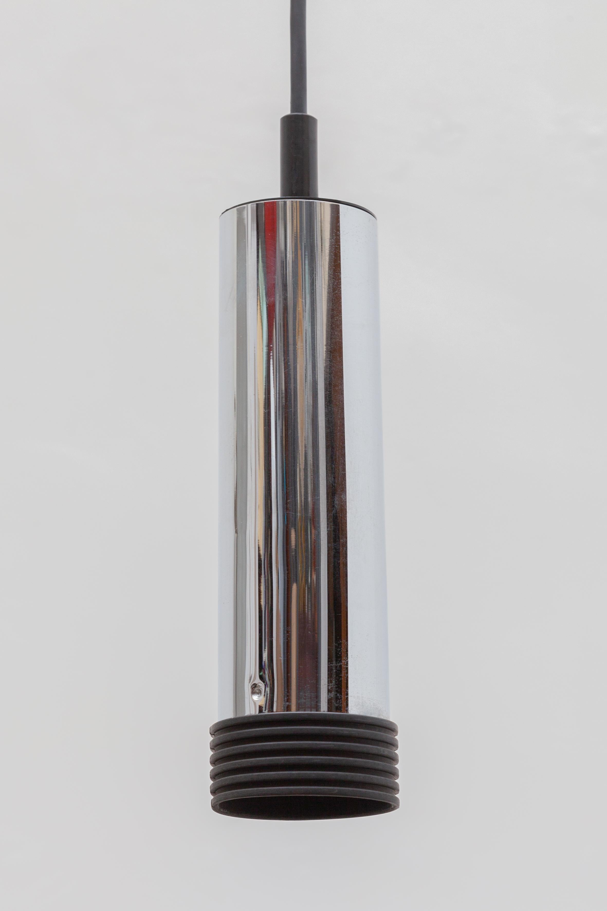 Métal Ensemble de quatre lampes à suspension tubes chromées en vente