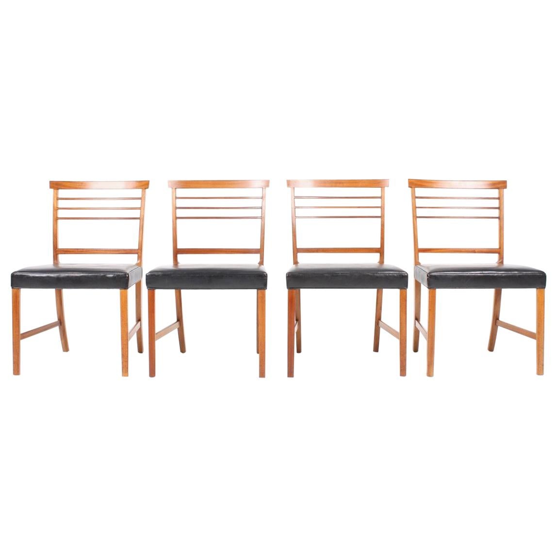 Set of Four Classic Side chairs by Ole Wanscher For Sale