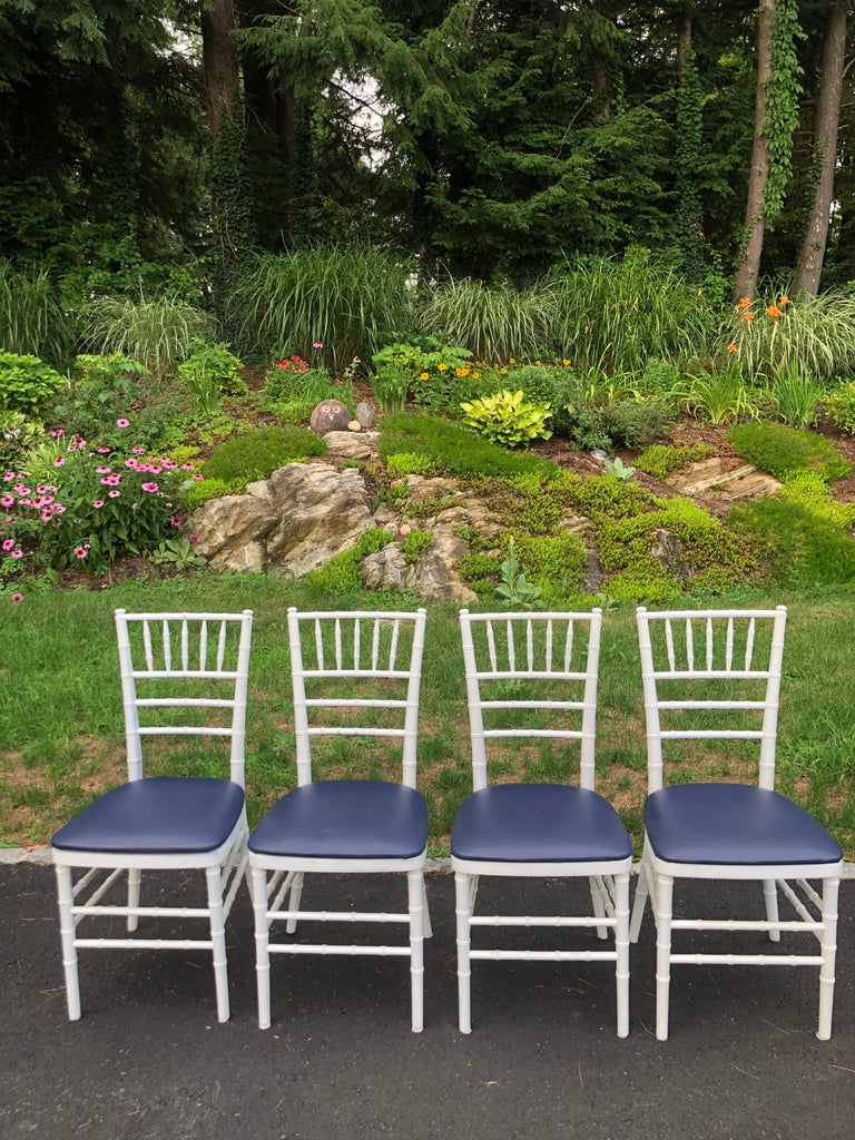 Chinese Chippendale Set of Four Classic White Wooden Chiavari Chairs with Navy Seats For Sale