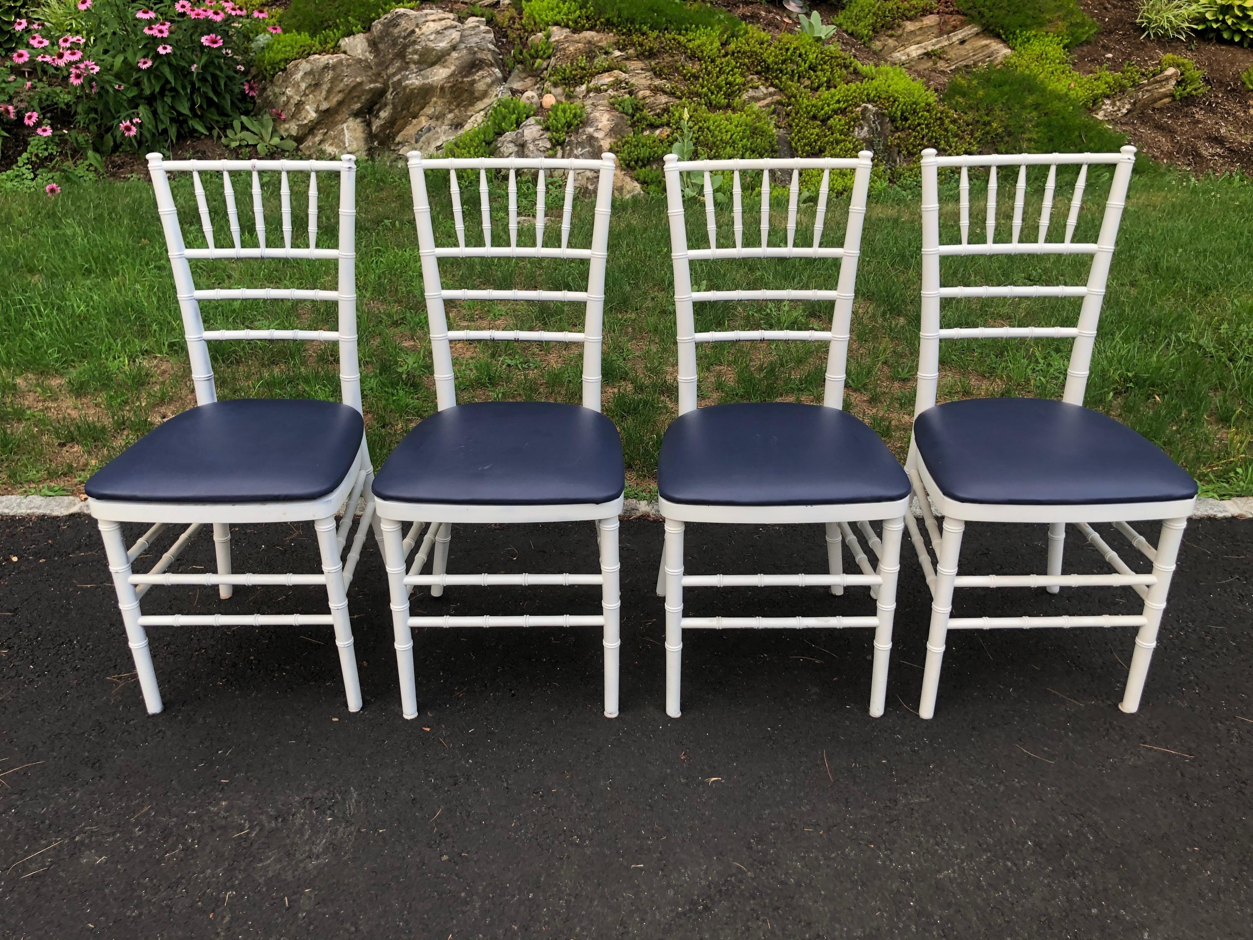 Chinese Chippendale Set of Four Classic White Wooden Chiavari Chairs with Navy Seats For Sale