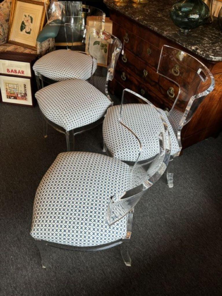 Set di quattro sedie da pranzo imbottite in acrilico trasparente In condizioni Nuovo in vendita a Mt Kisco, NY