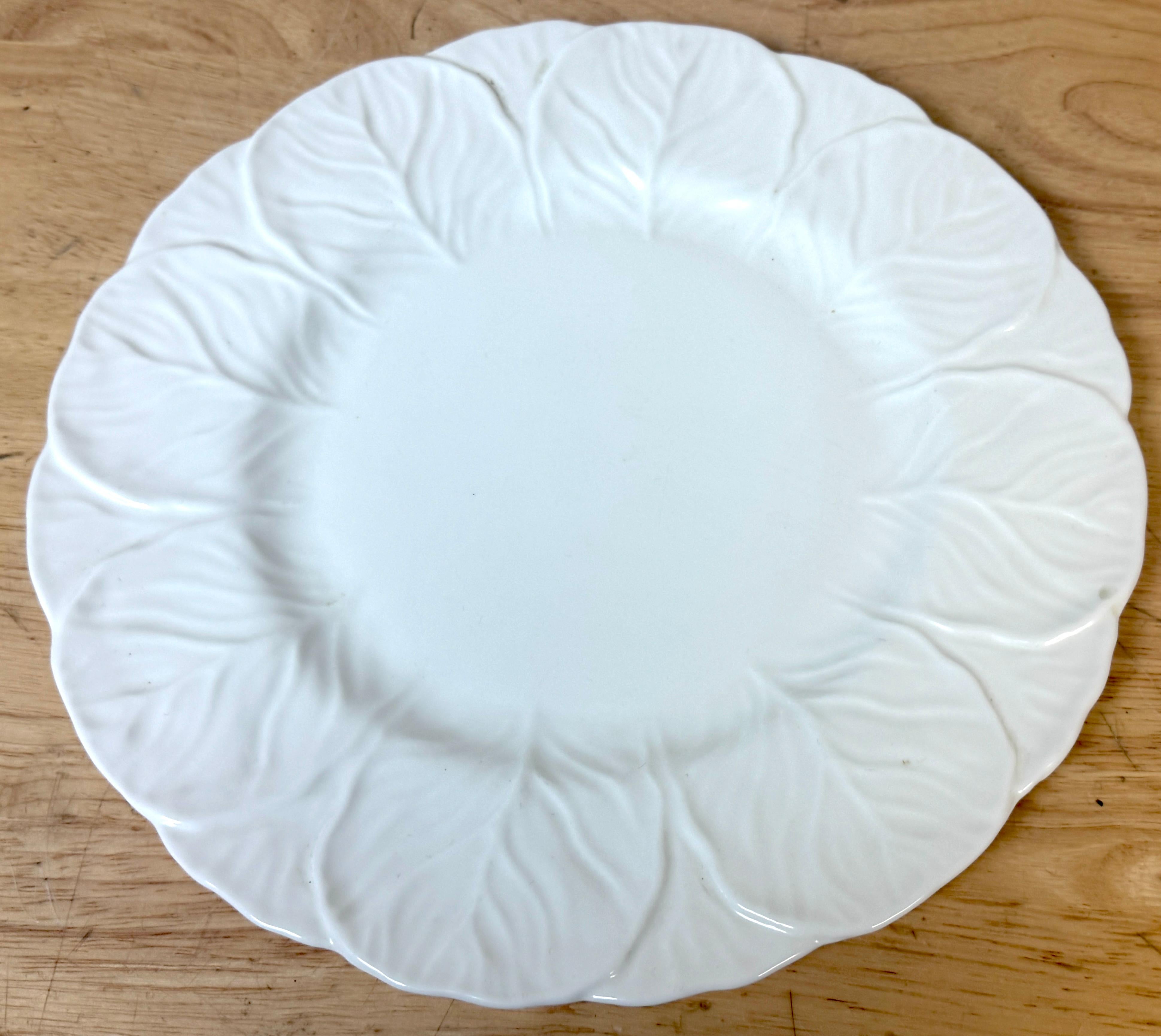 Ensemble de quatre assiettes à dîner en porcelaine osseuse Coalport 