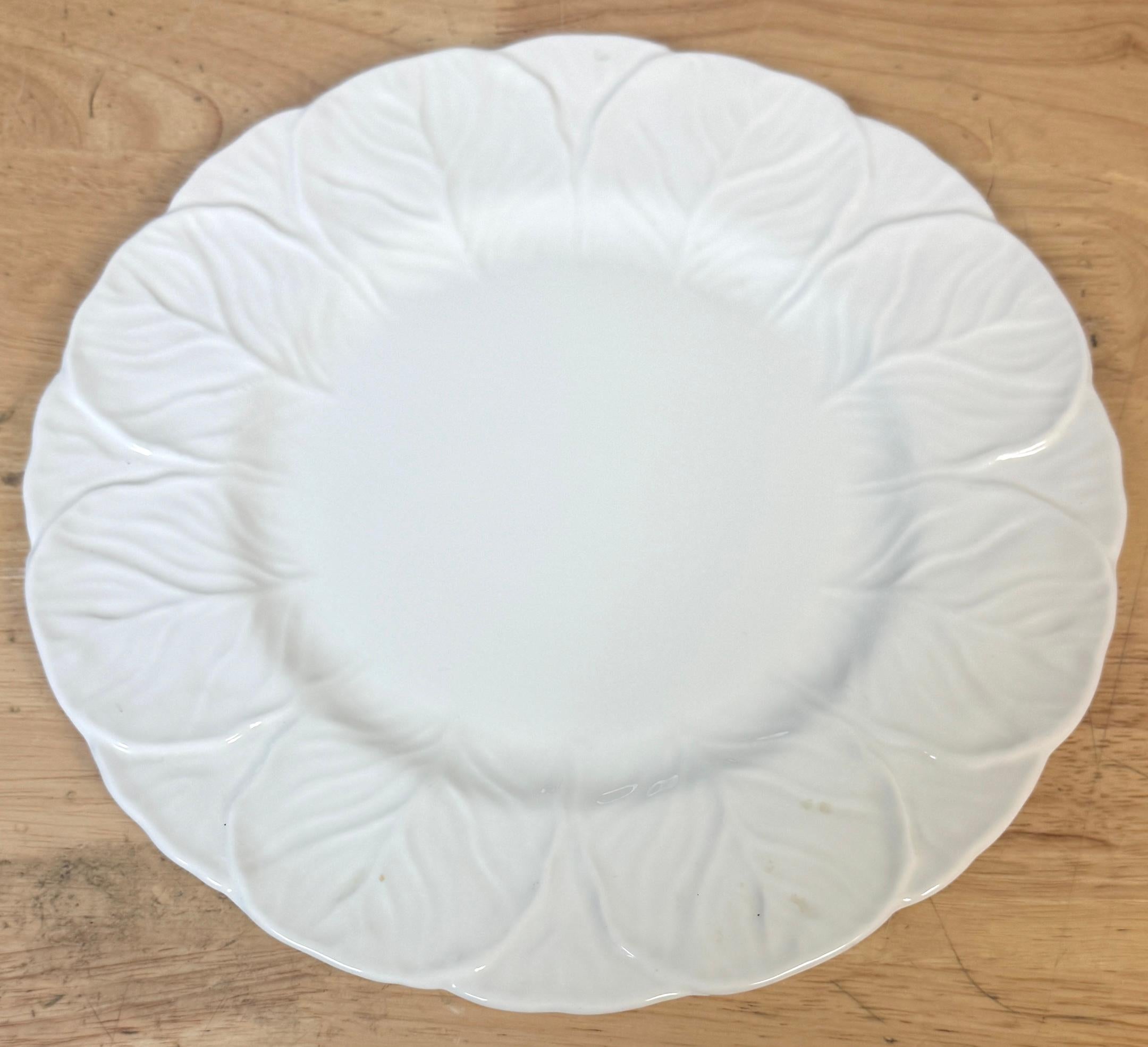 20ième siècle Ensemble de quatre assiettes à dîner en porcelaine osseuse Coalport 