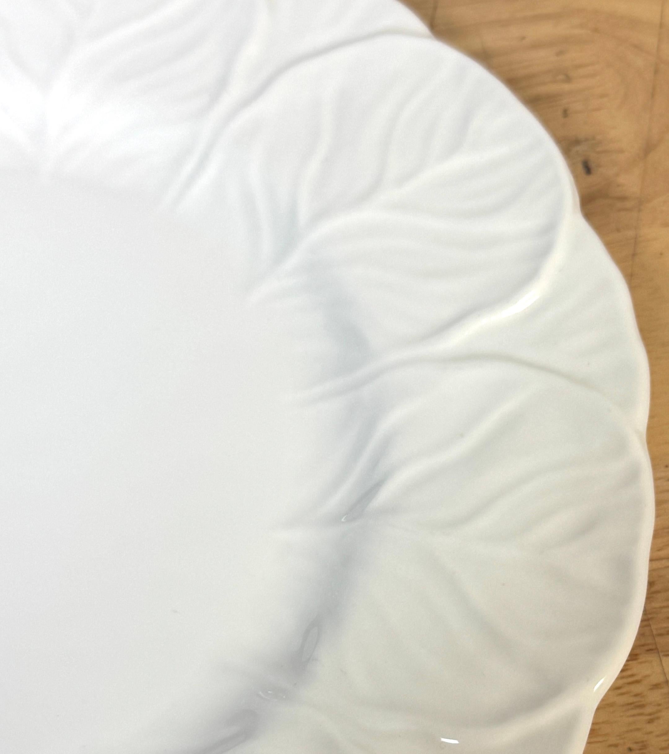 Ensemble de quatre assiettes à dîner en porcelaine osseuse Coalport 
