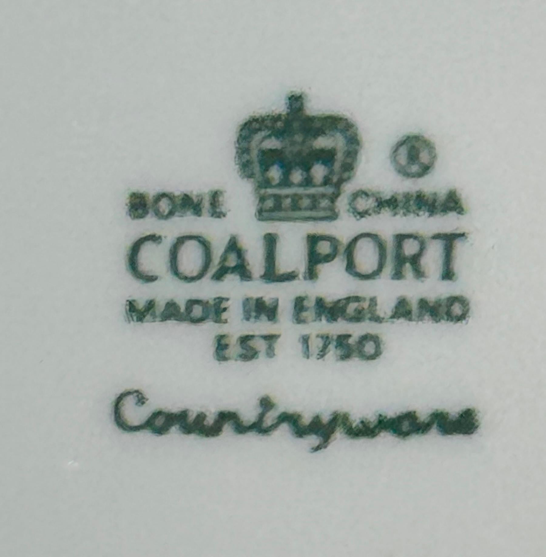 Ensemble de quatre assiettes à dîner en porcelaine osseuse Coalport 