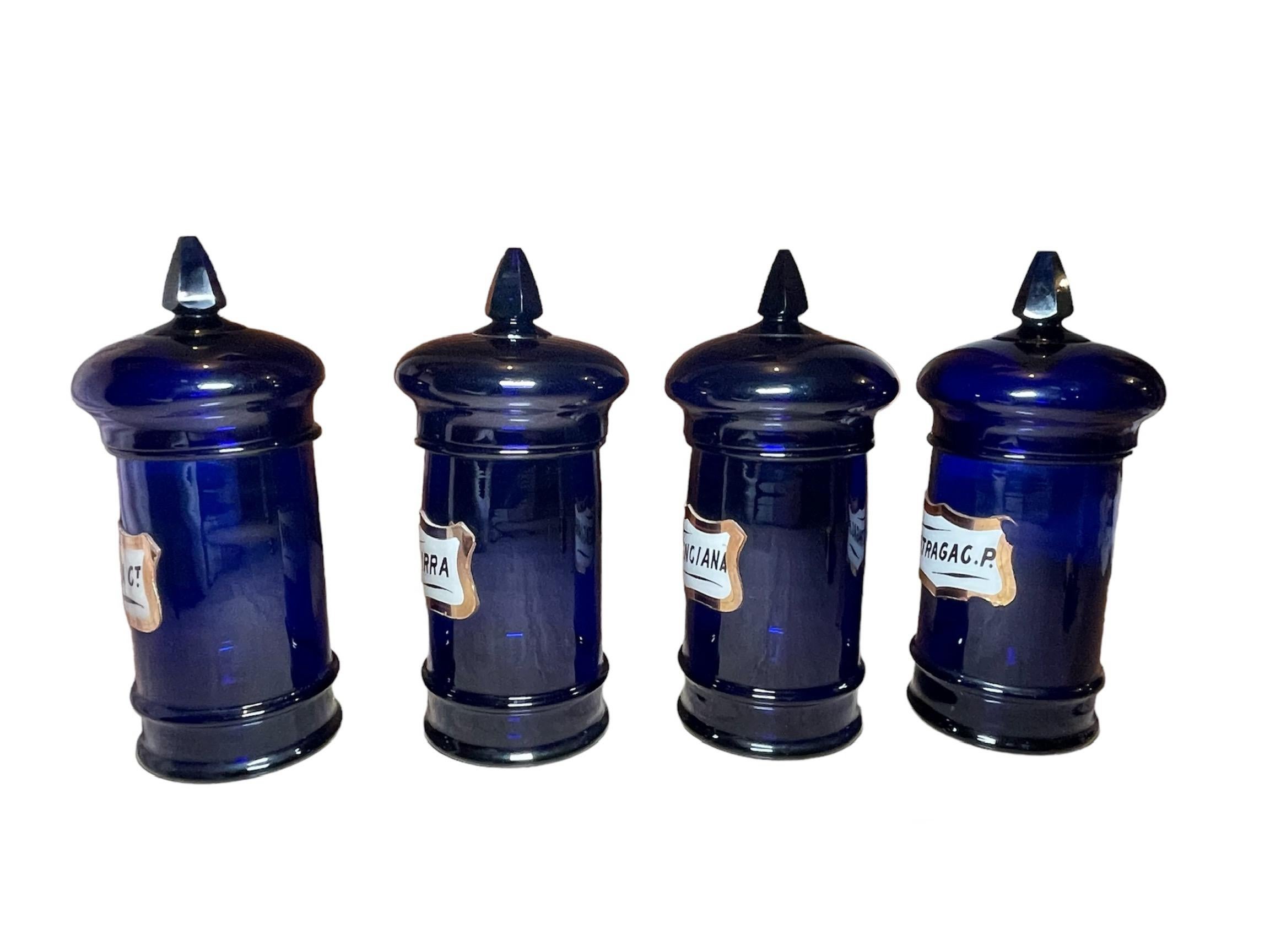 Set von vier kobaltblauen Glas-Apothekergefäßen (20. Jahrhundert) im Angebot
