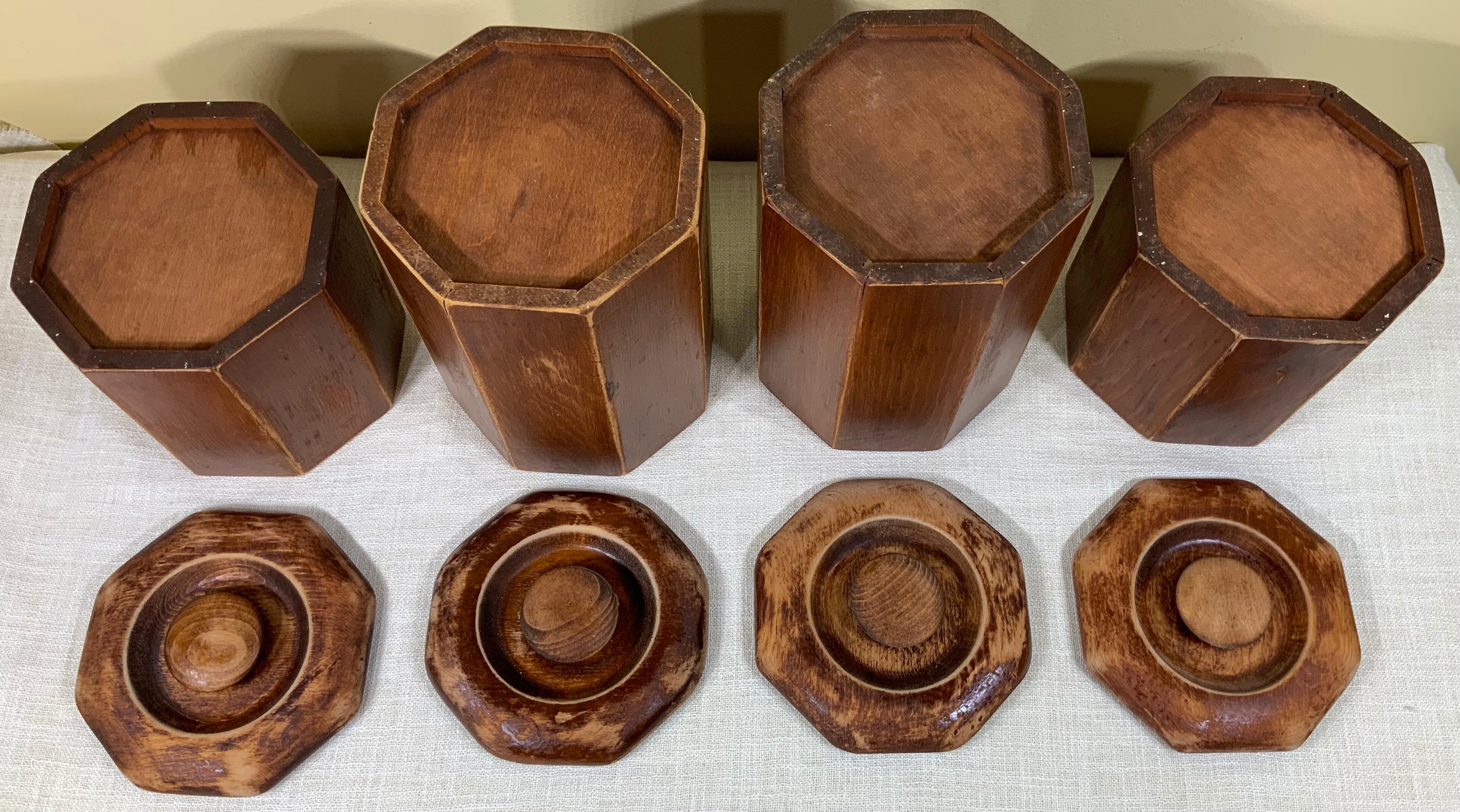 Juego de Cuatro Dispensadores de Café, Té, Azúcar y Harina mediados del siglo XX en venta