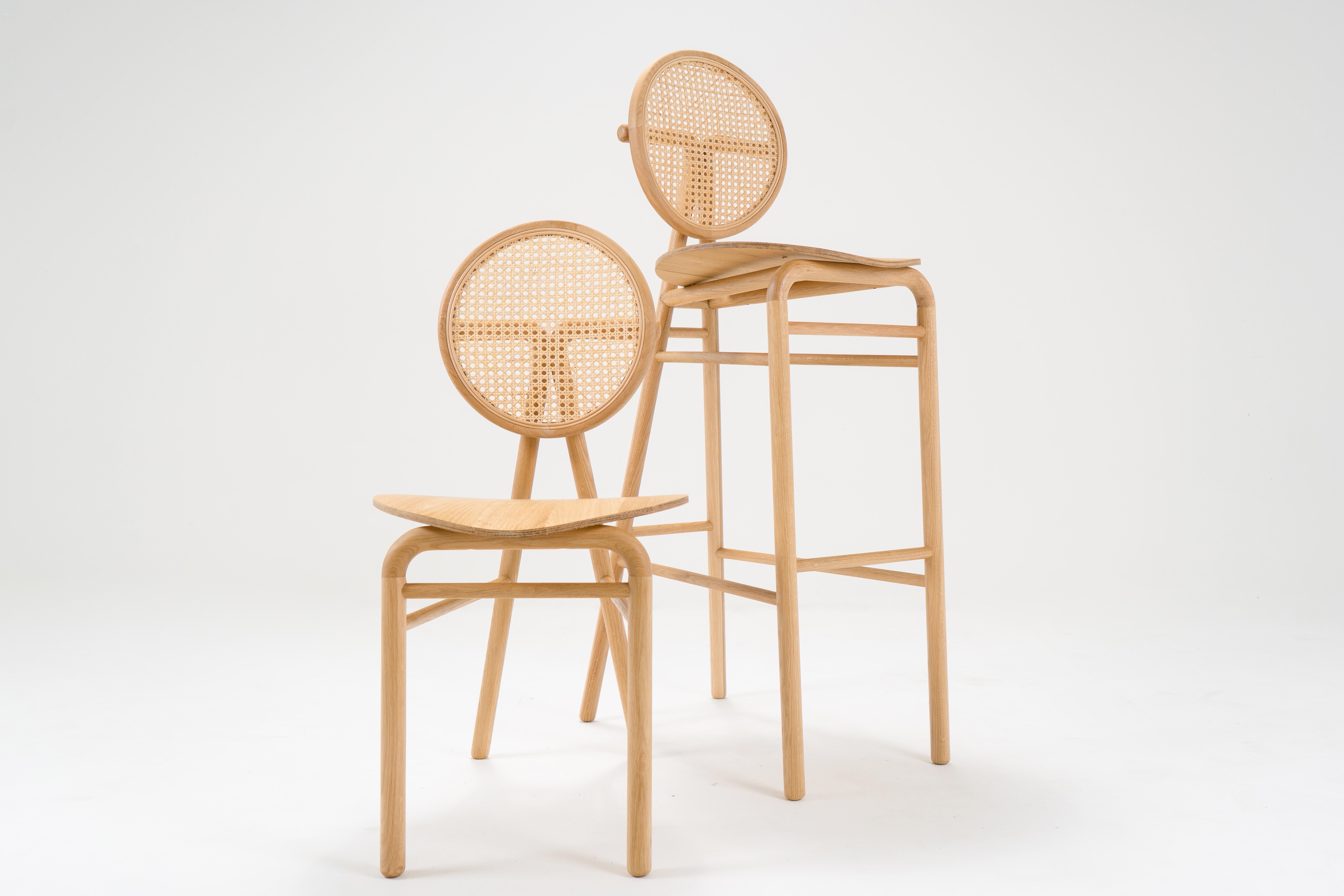 Set aus vier Contemporary OAK Esszimmerstühlen mit Rohrrückenlehnen - Modell Dumick im Angebot 2
