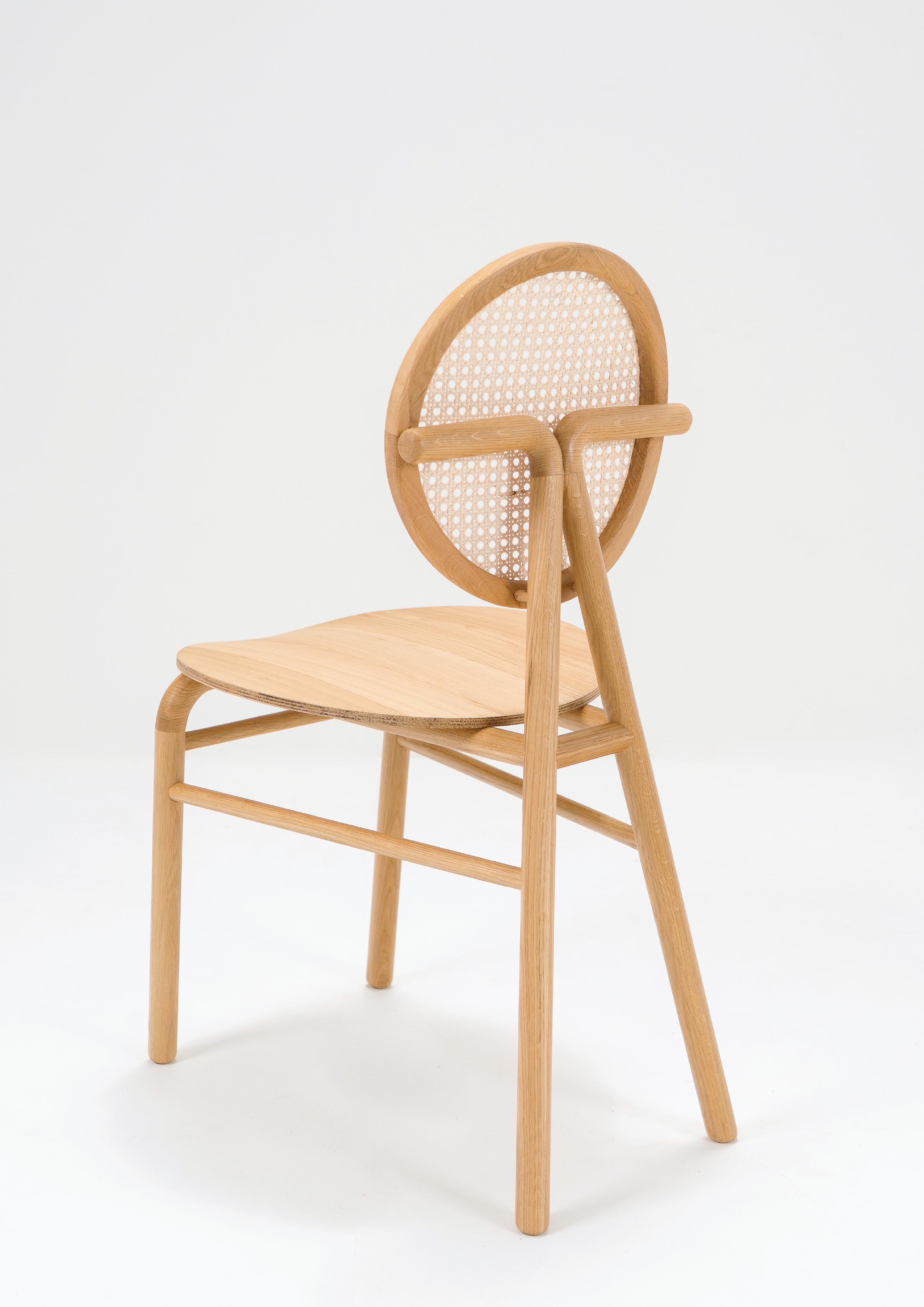 Set aus vier Contemporary OAK Esszimmerstühlen mit Rohrrückenlehnen - Modell Dumick (Holzarbeit) im Angebot