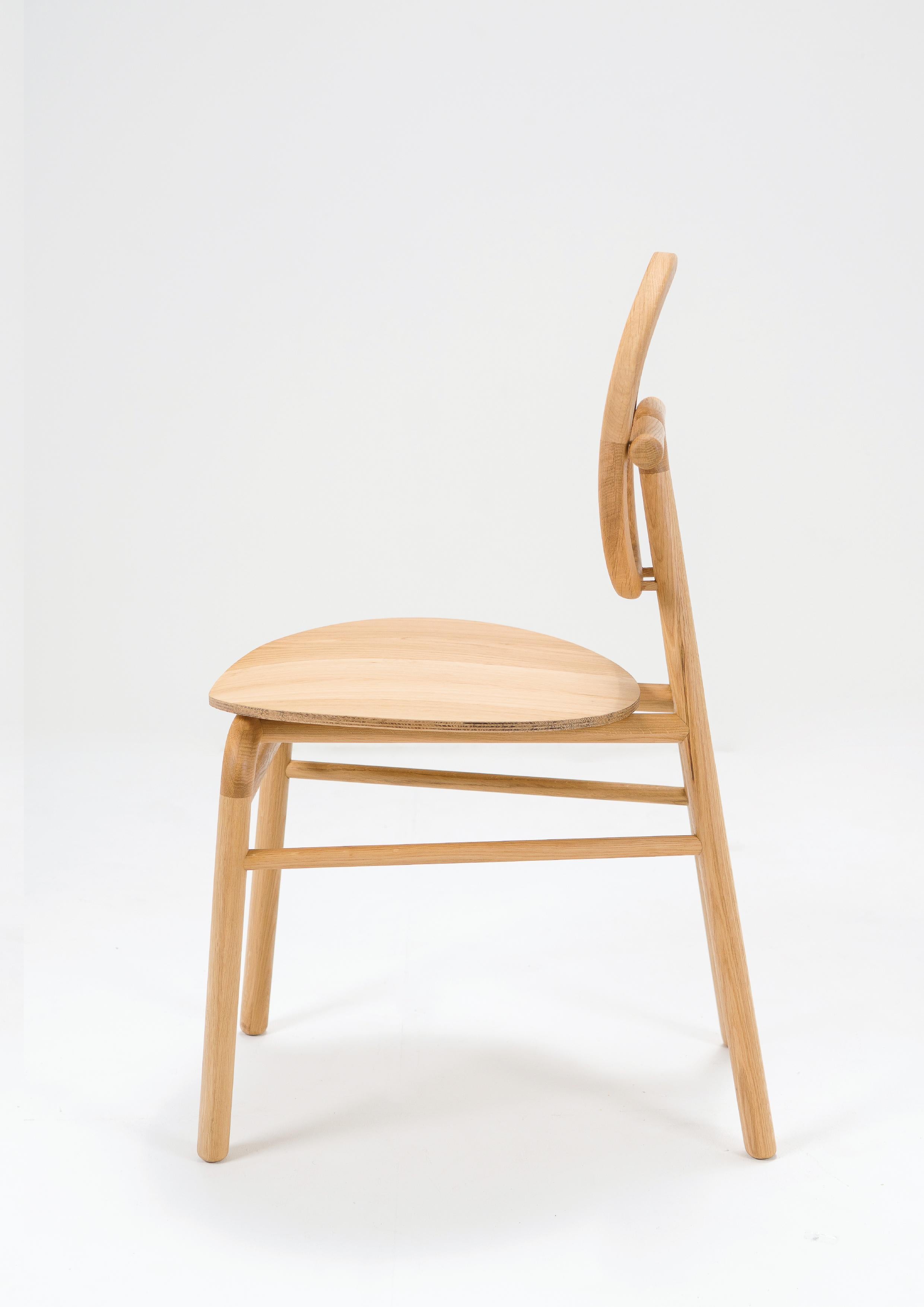 Set aus vier Contemporary OAK Esszimmerstühlen mit Rohrrückenlehnen - Modell Dumick im Zustand „Neu“ im Angebot in San Miguel de Allende, Guanajuato