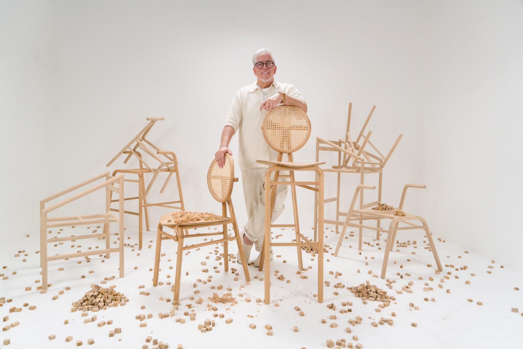 Set aus vier Contemporary OAK Esszimmerstühlen mit Rohrrückenlehnen - Modell Dumick im Angebot 1