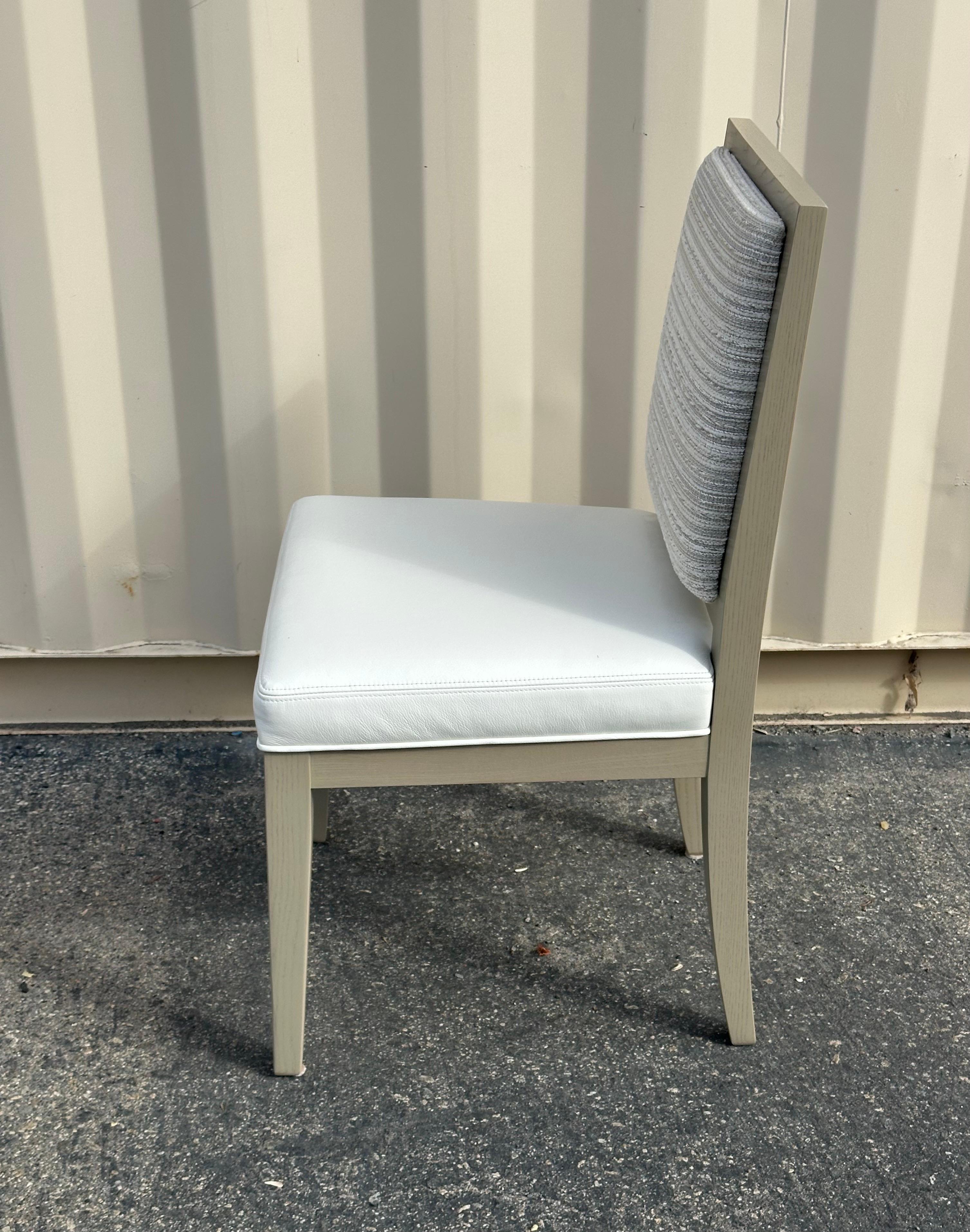 Ensemble de quatre chaises de salle à manger contemporaines en cuir blanc par Silva en vente 4