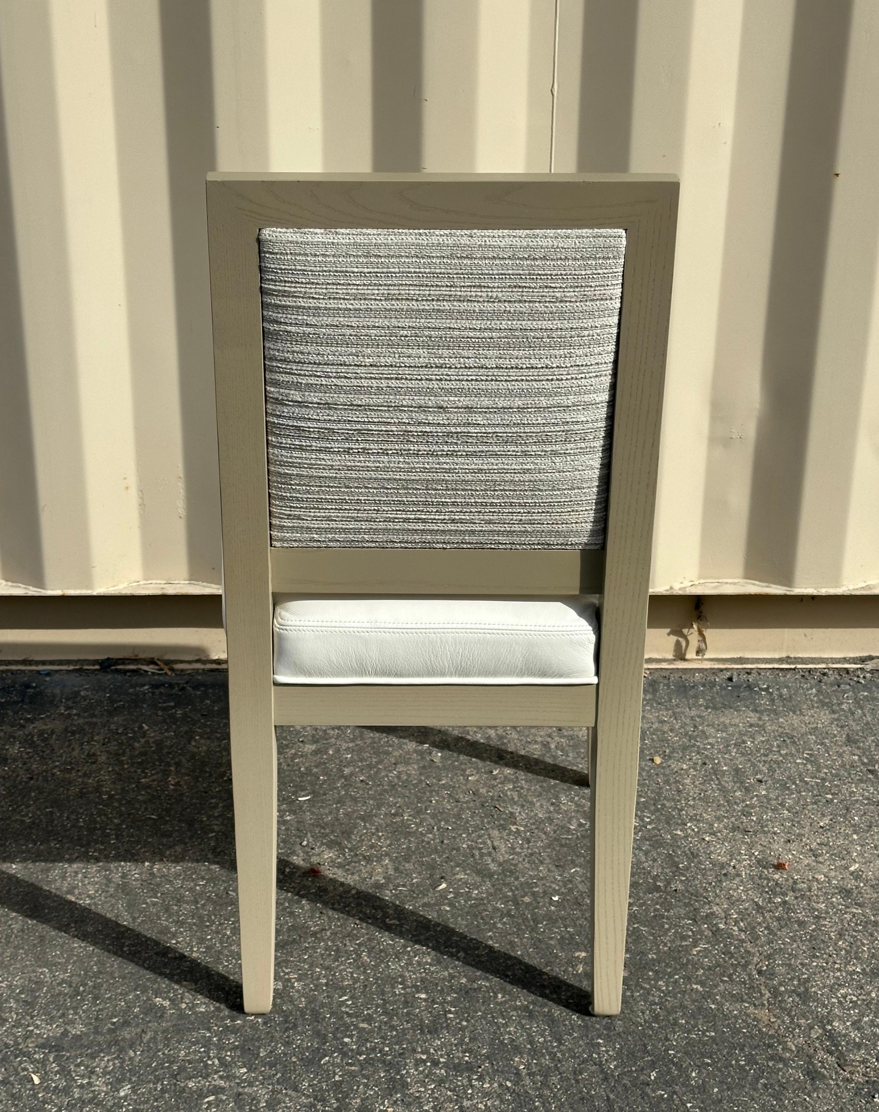 Ensemble de quatre chaises de salle à manger contemporaines en cuir blanc par Silva en vente 5