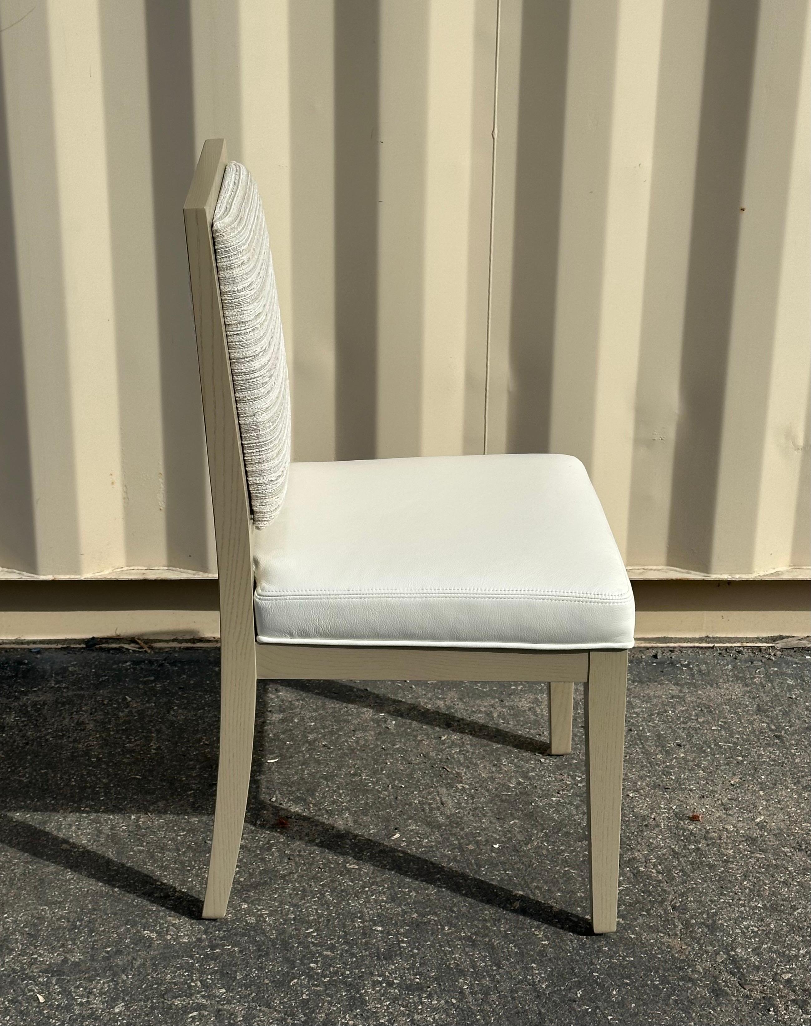 Ensemble de quatre chaises de salle à manger contemporaines en cuir blanc par Silva en vente 7