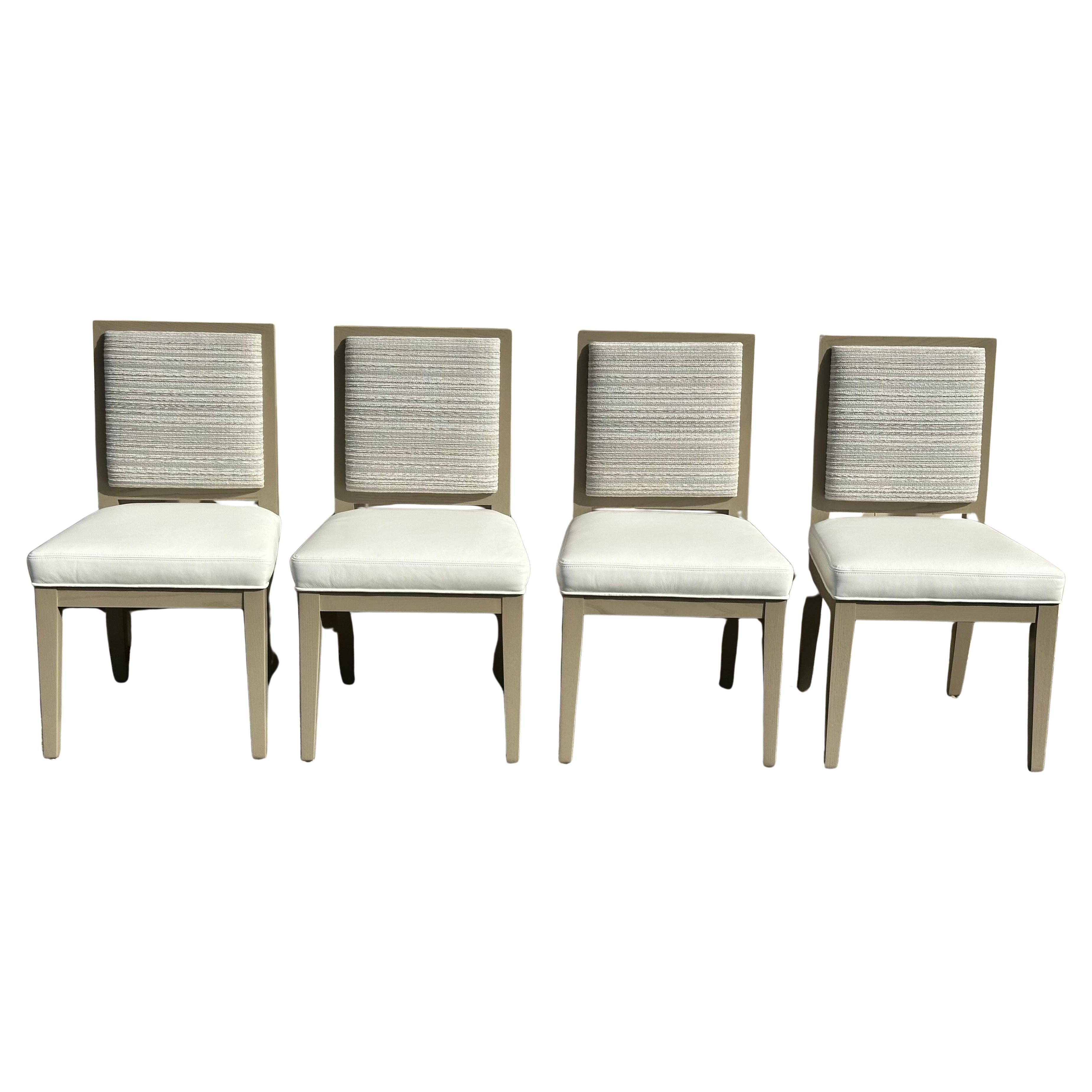 Scandinave moderne Ensemble de quatre chaises de salle à manger contemporaines en cuir blanc par Silva en vente