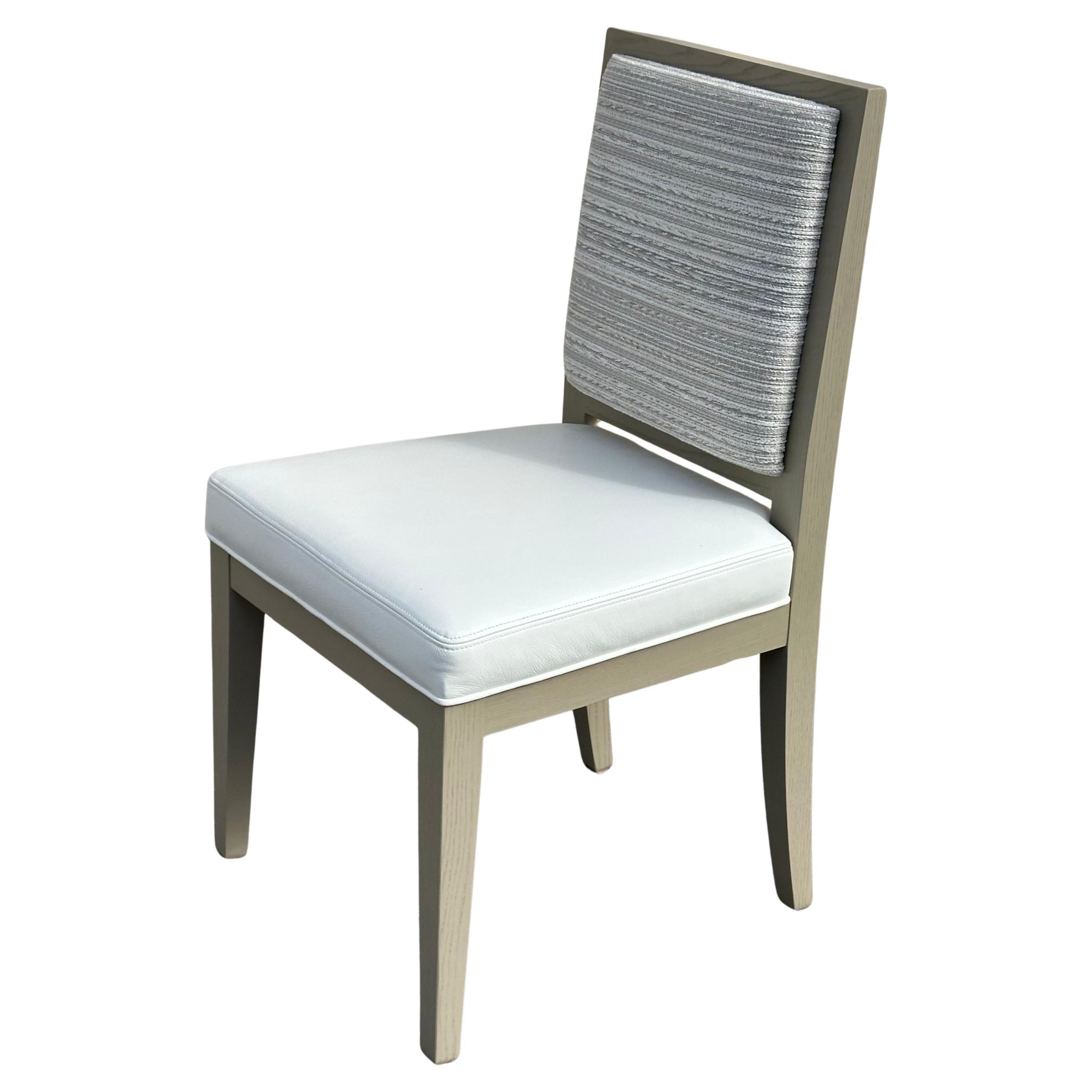 Danois Ensemble de quatre chaises de salle à manger contemporaines en cuir blanc par Silva en vente