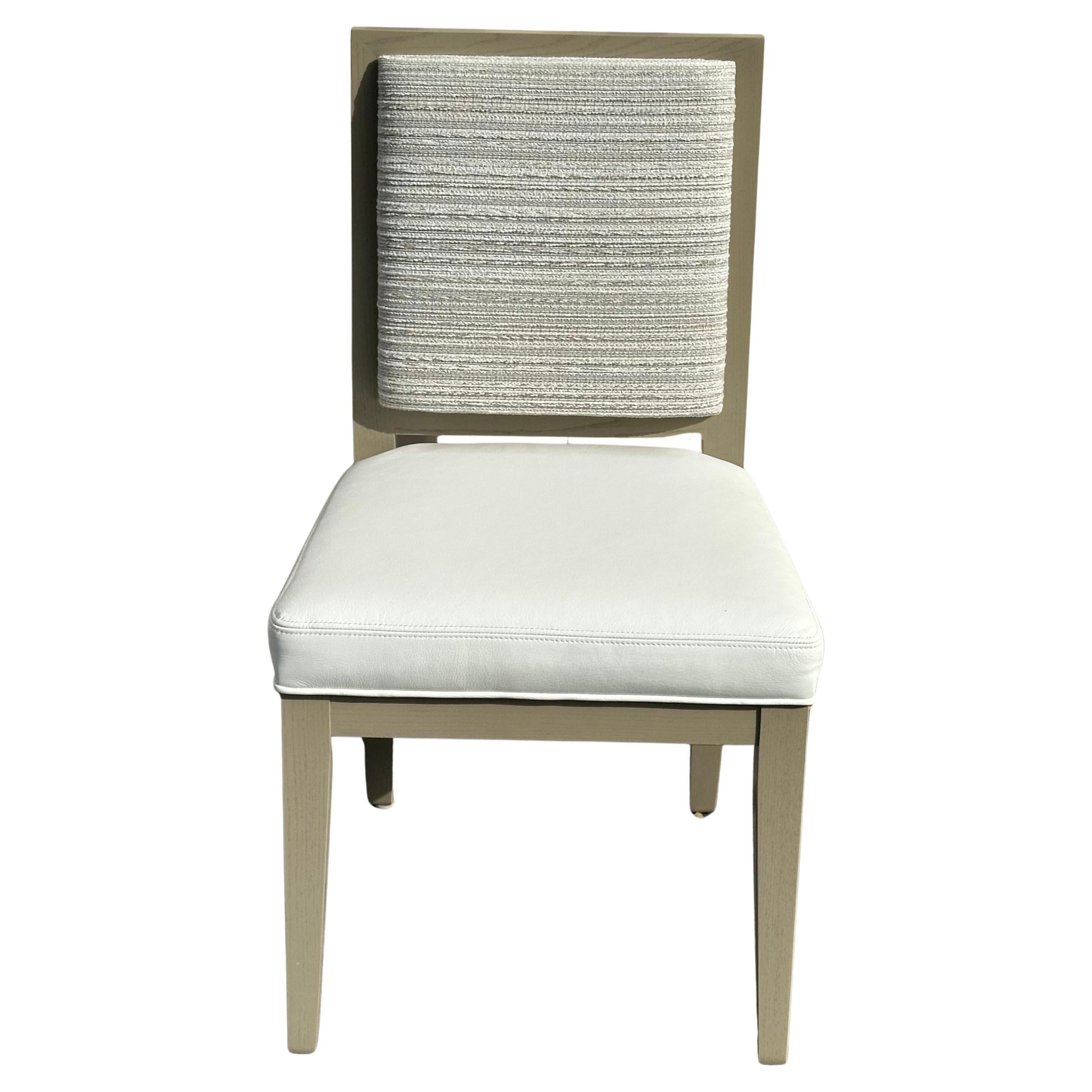 Ensemble de quatre chaises de salle à manger contemporaines en cuir blanc par Silva Excellent état - En vente à San Diego, CA
