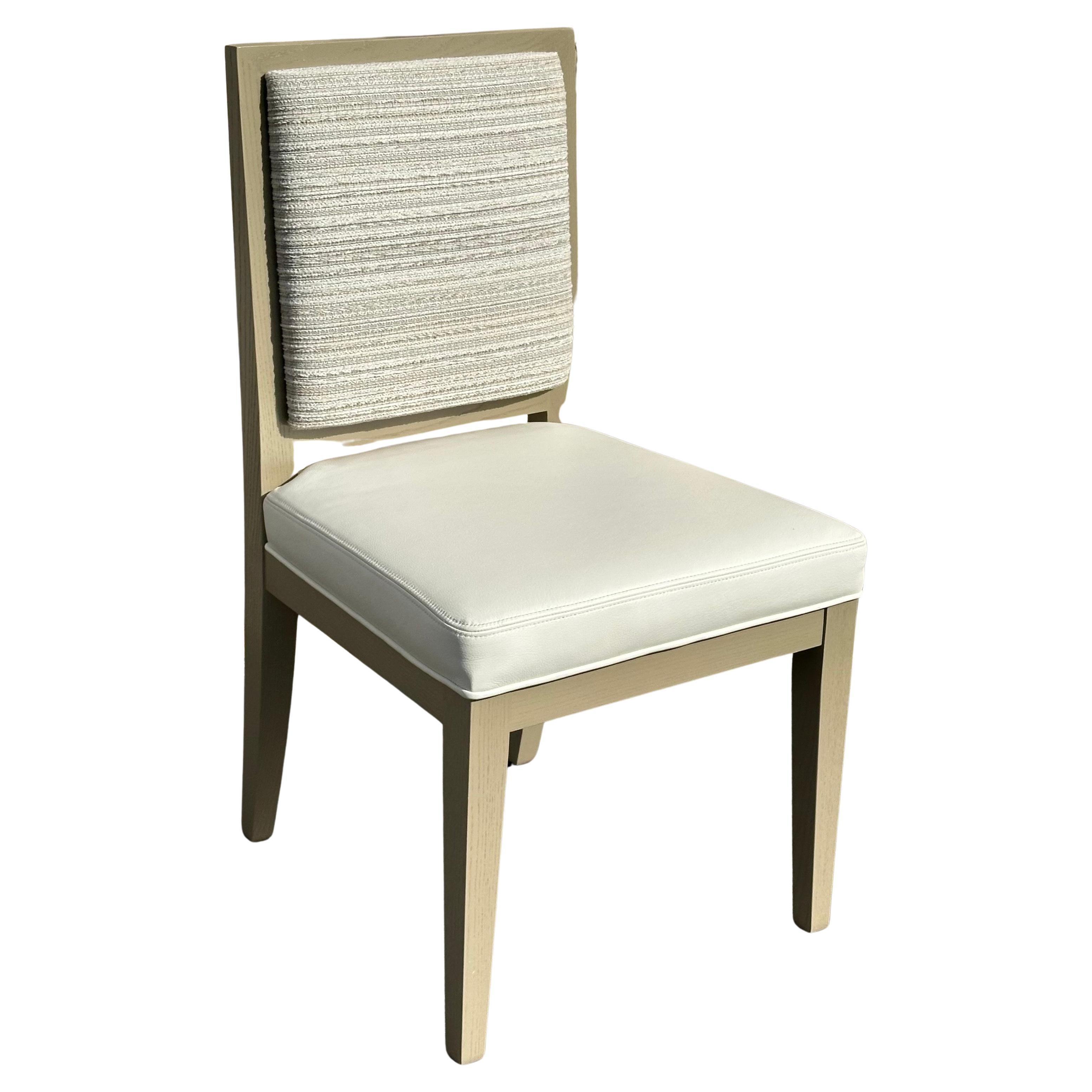 XXIe siècle et contemporain Ensemble de quatre chaises de salle à manger contemporaines en cuir blanc par Silva en vente