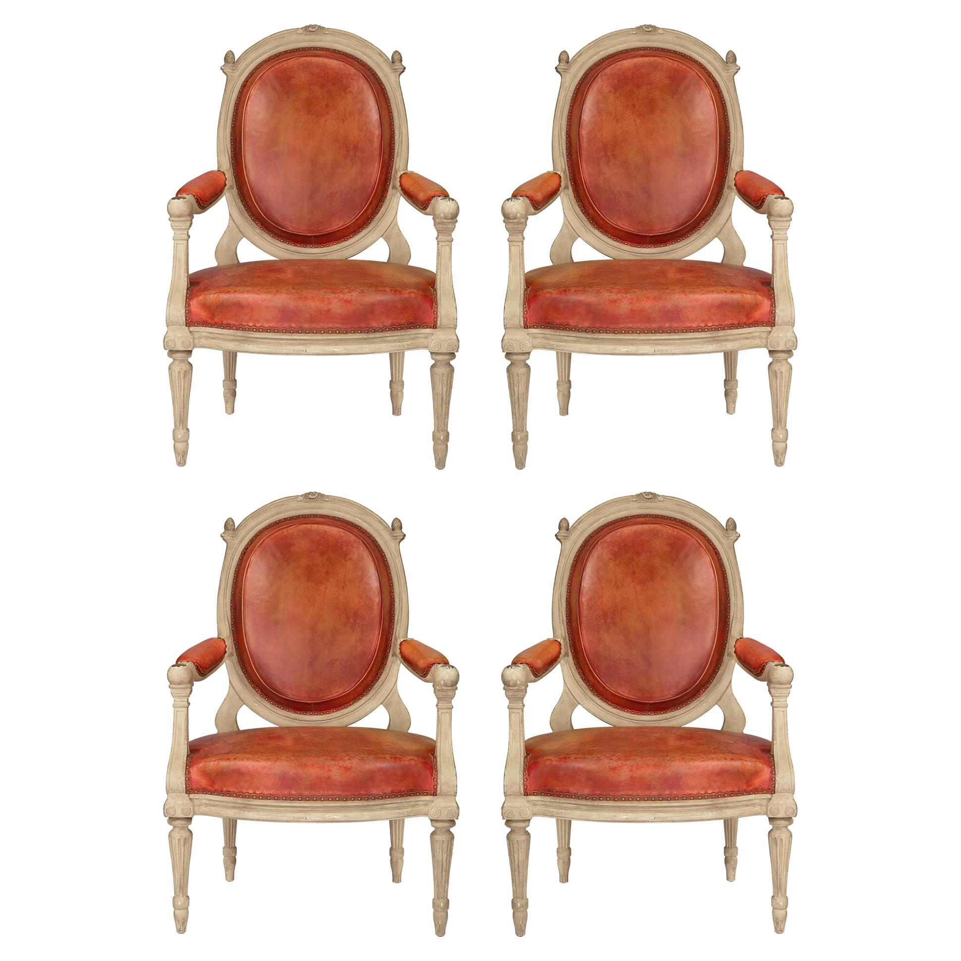 Ensemble de quatre fauteuils continentaux de style Louis XVI du 19ème siècle