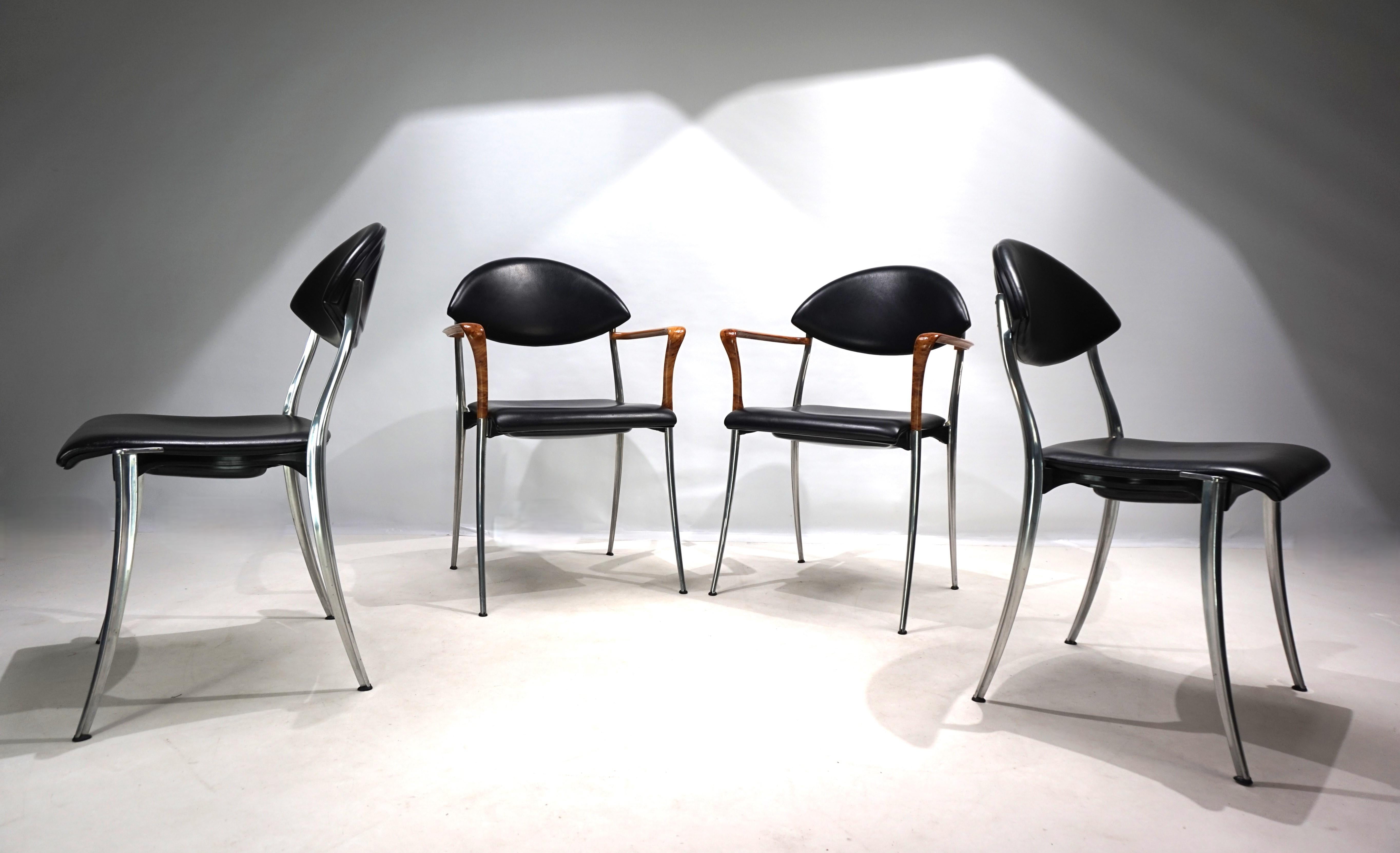 This set of two Coro chairs with armrests and two without armrests is in very good condition. The armrests of both chairs are made of plastic with a very attractive burl wood finish and show no signs of wear. The black plastic covers of the chairs,