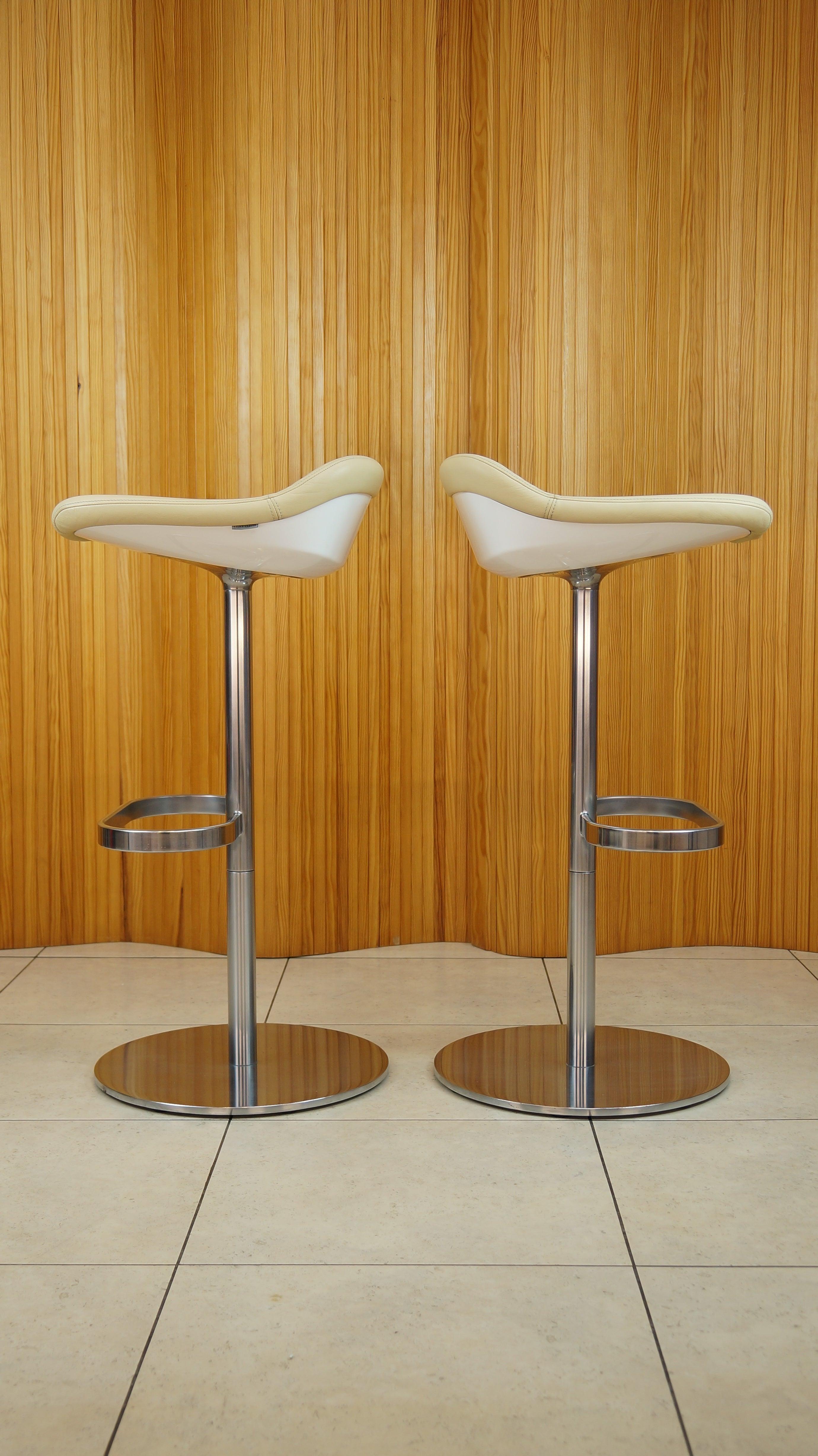 Set of Four Cream Leather Walter Knoll Turtle Bar/Counter Stools, Pearson, Lloyd 5