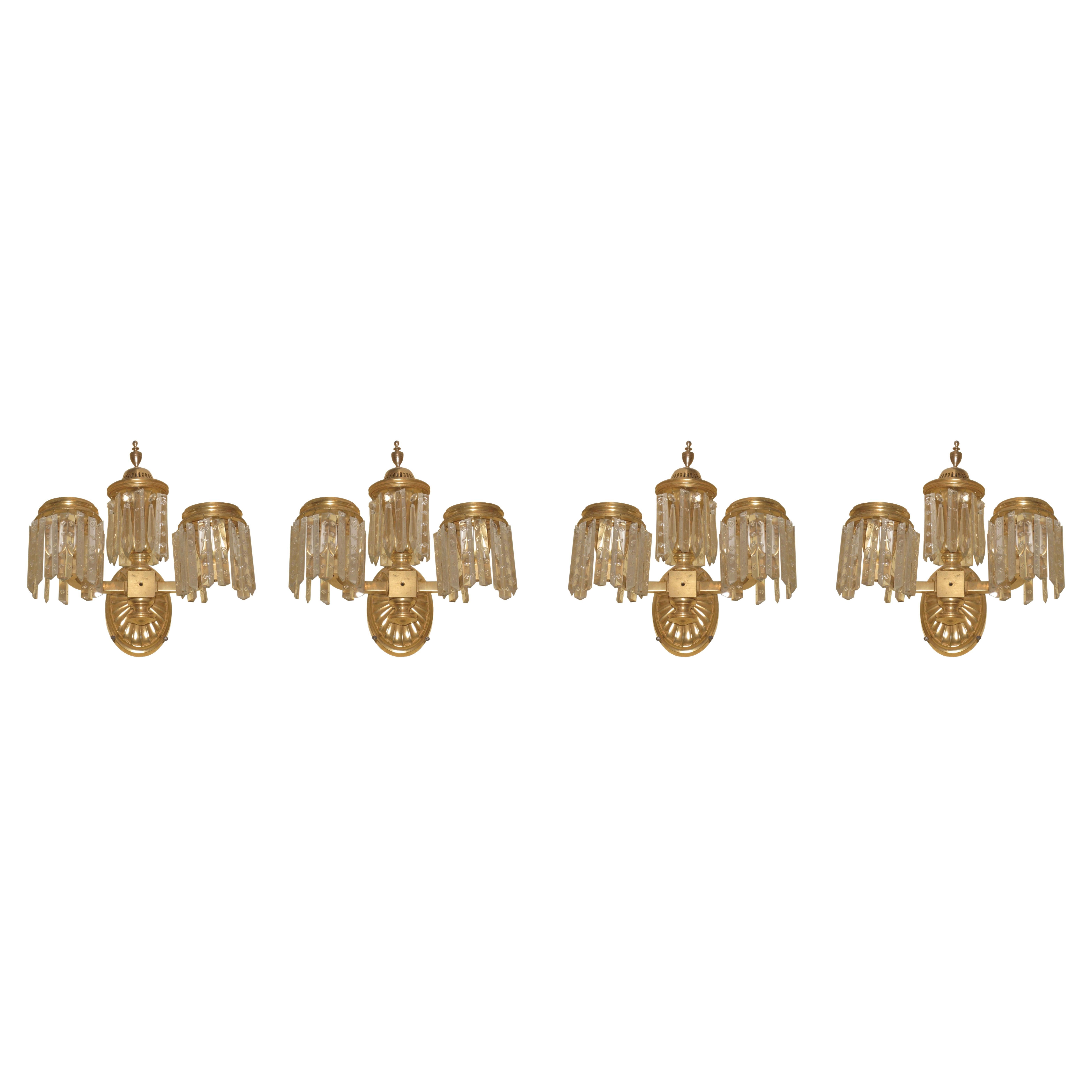 Ensemble de quatre appliques à 2 lumières de style Régence anglaise ancienne en bronze doré et cristal